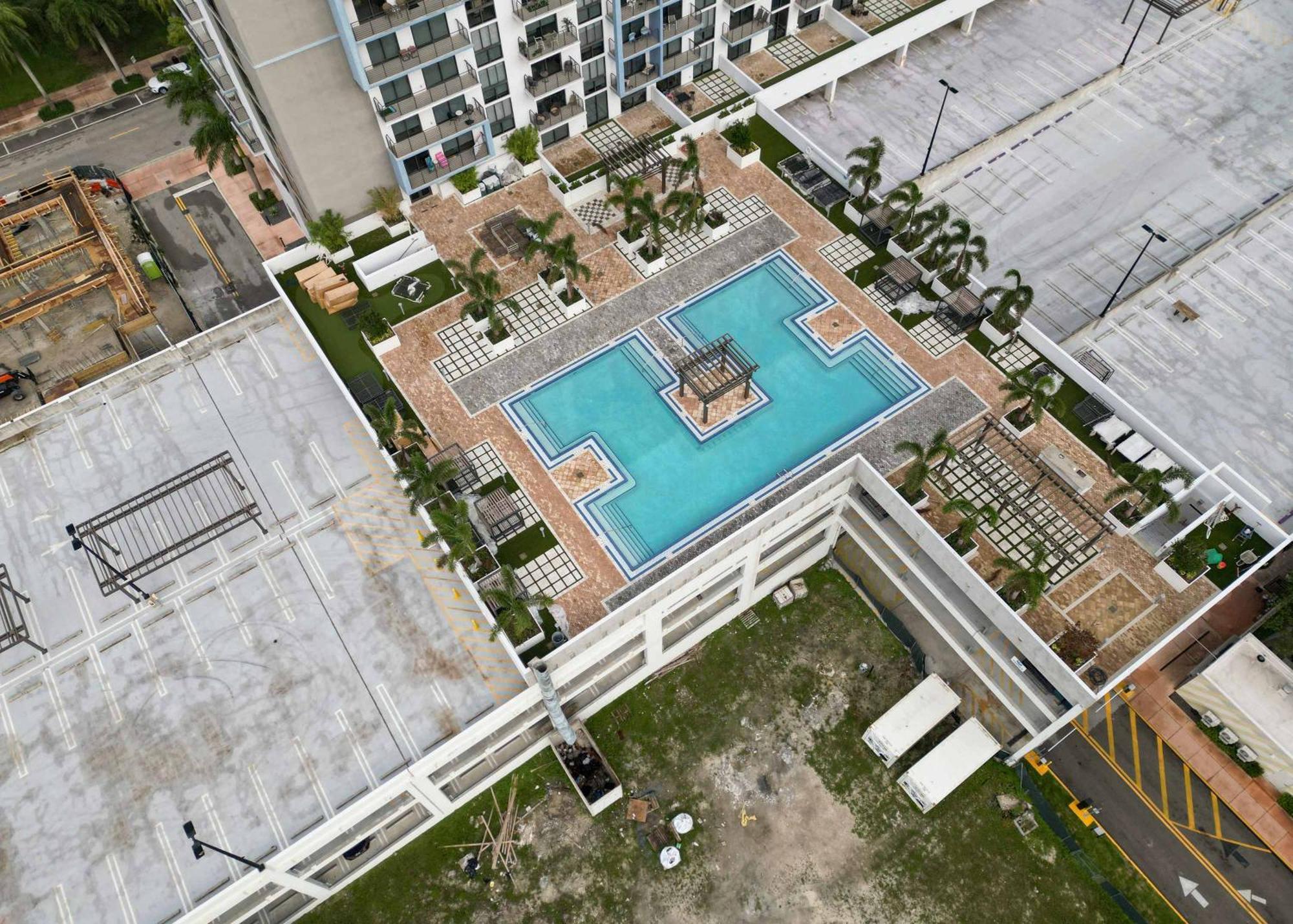 La Central - Cityplace Doral And Across From Park Miami