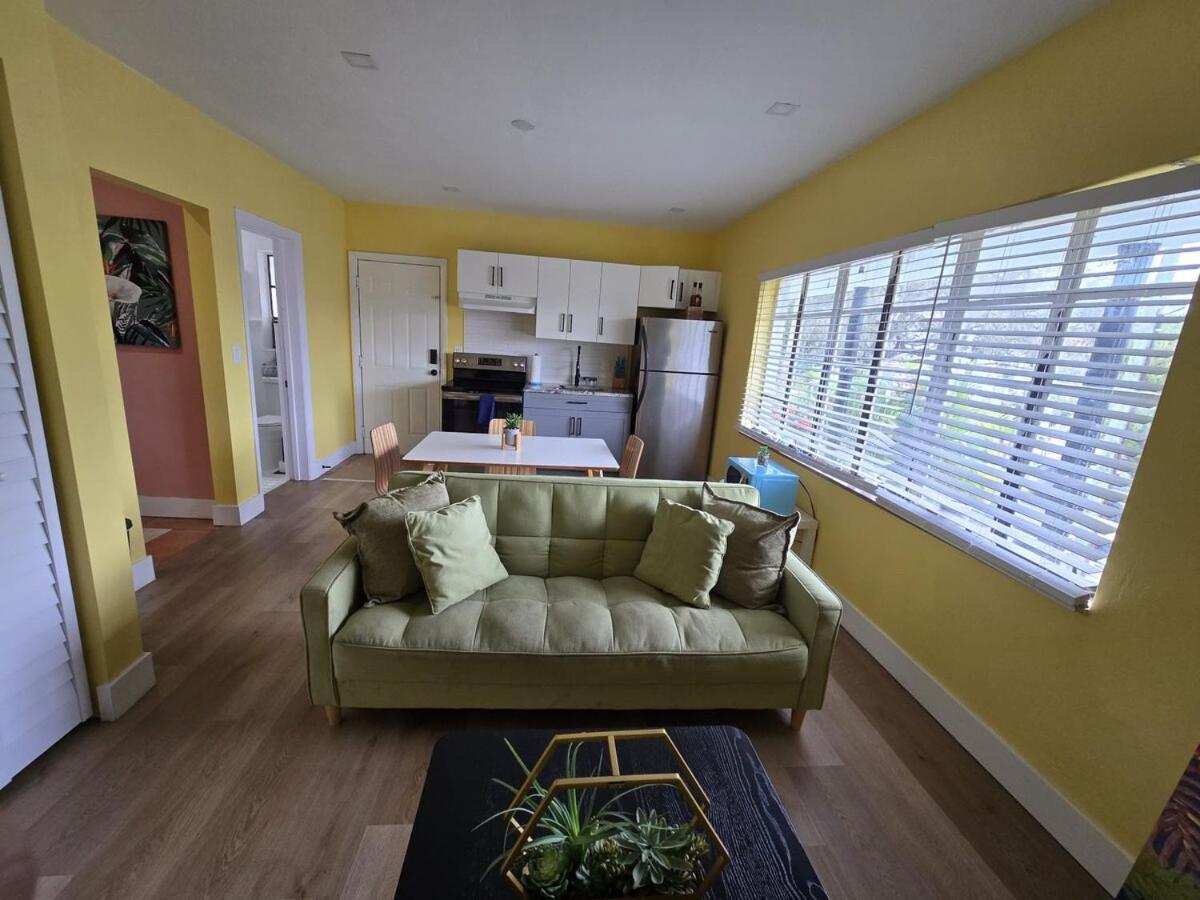 Vibrant Cuban-style Cozy For 6 Guests!