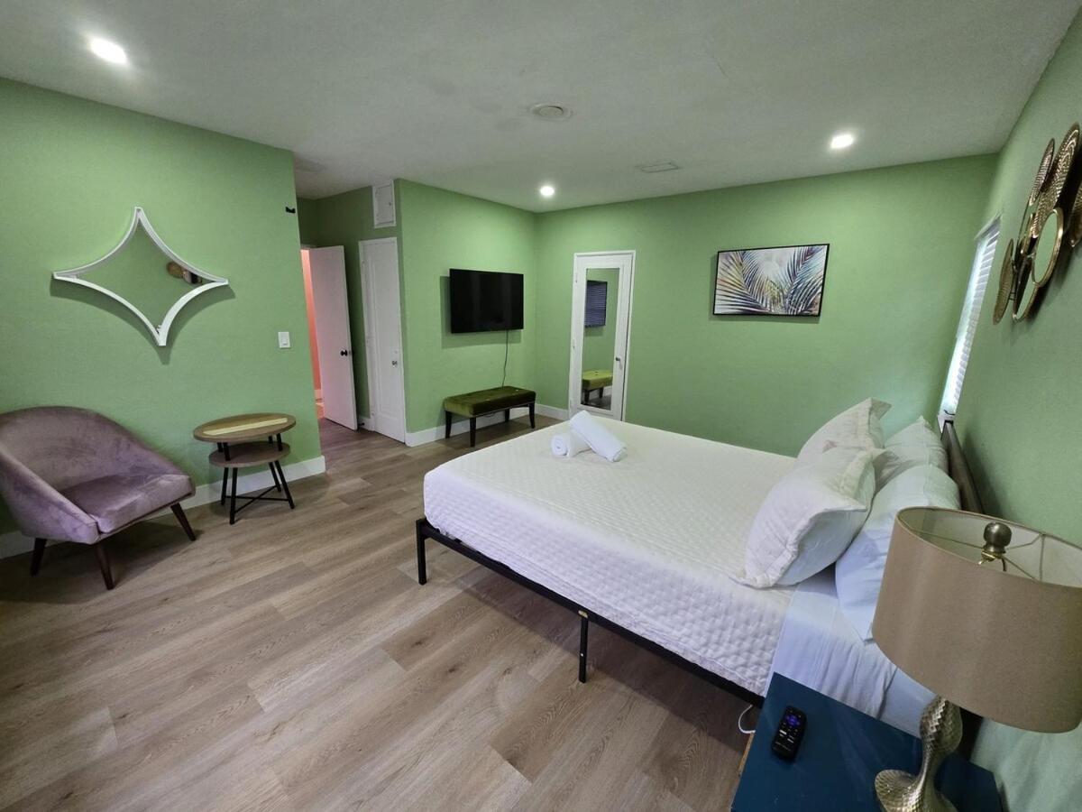 Vibrant Cuban-style Cozy For 6 Guests! Apartment Miami