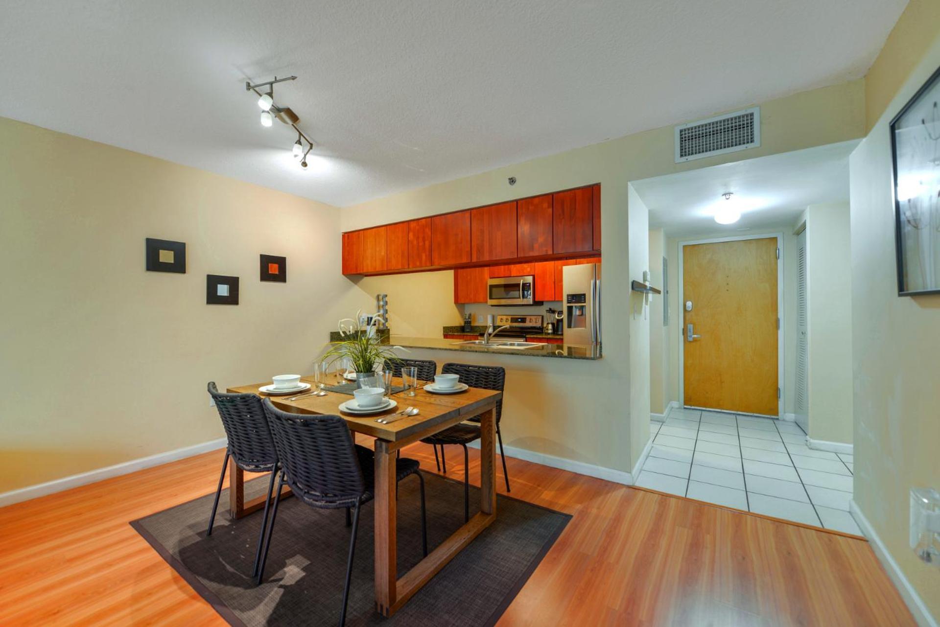 Relax & Live The Exp In Our Comfy Apartment