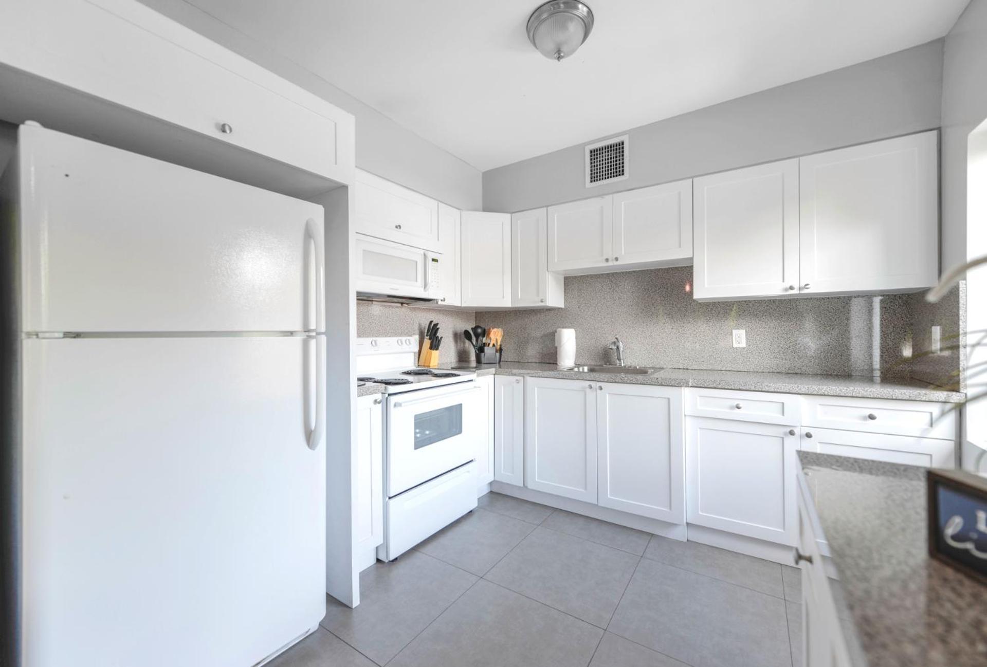 Comfy & Spacious Duplex W Amenities! Miami