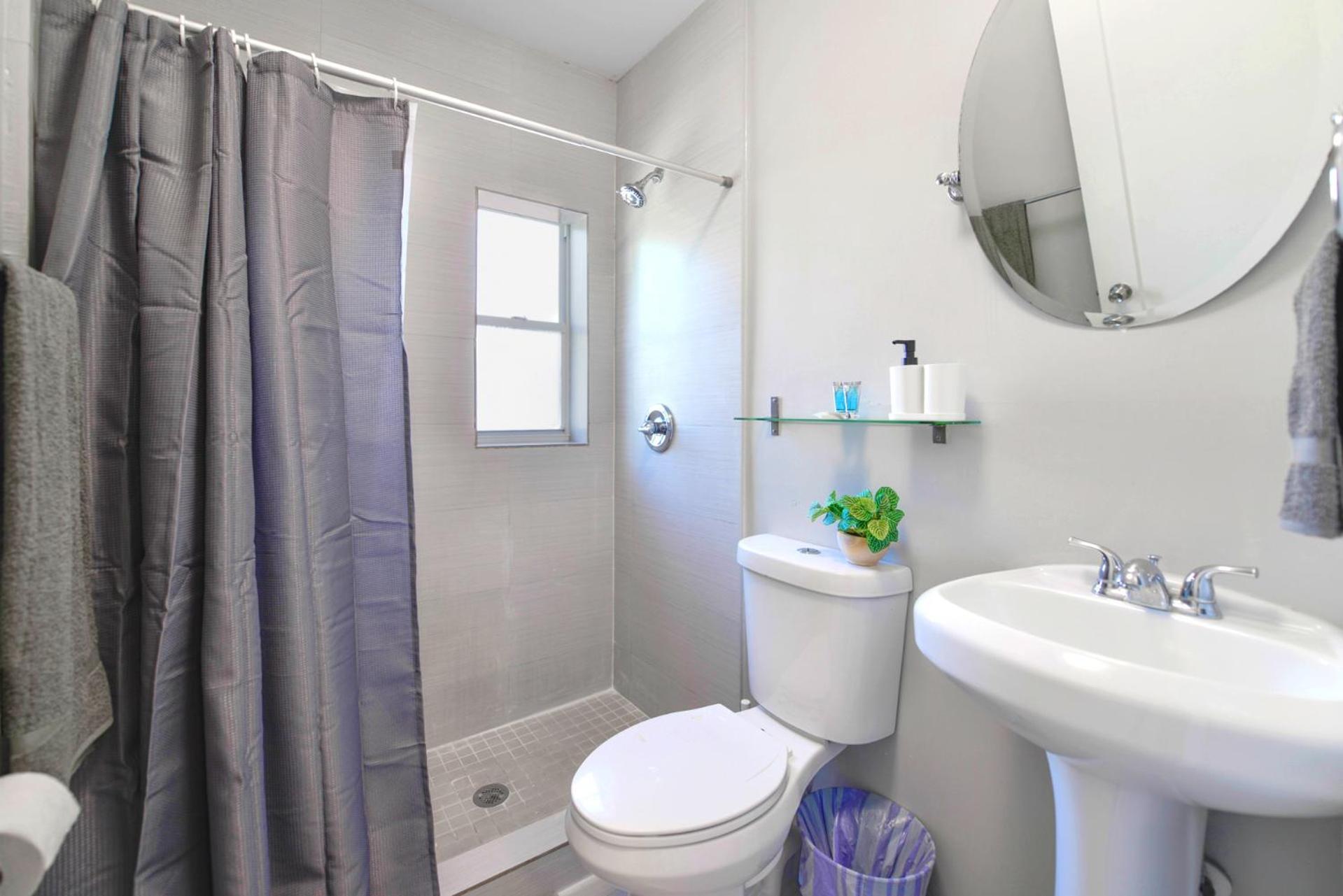 Comfy & Spacious Duplex W Amenities! Apartment