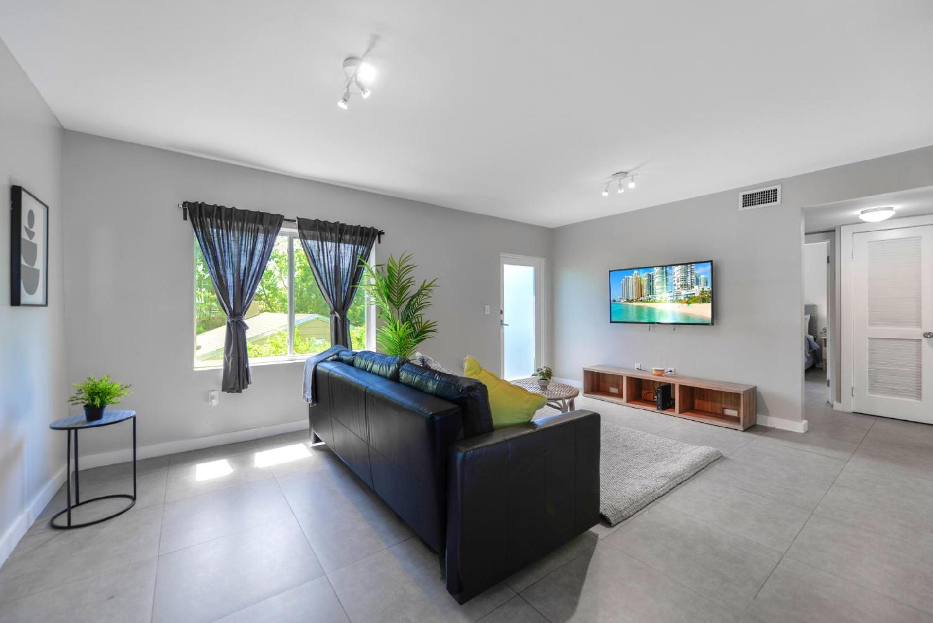 Apartment Comfy & Spacious Duplex W Amenities! Miami