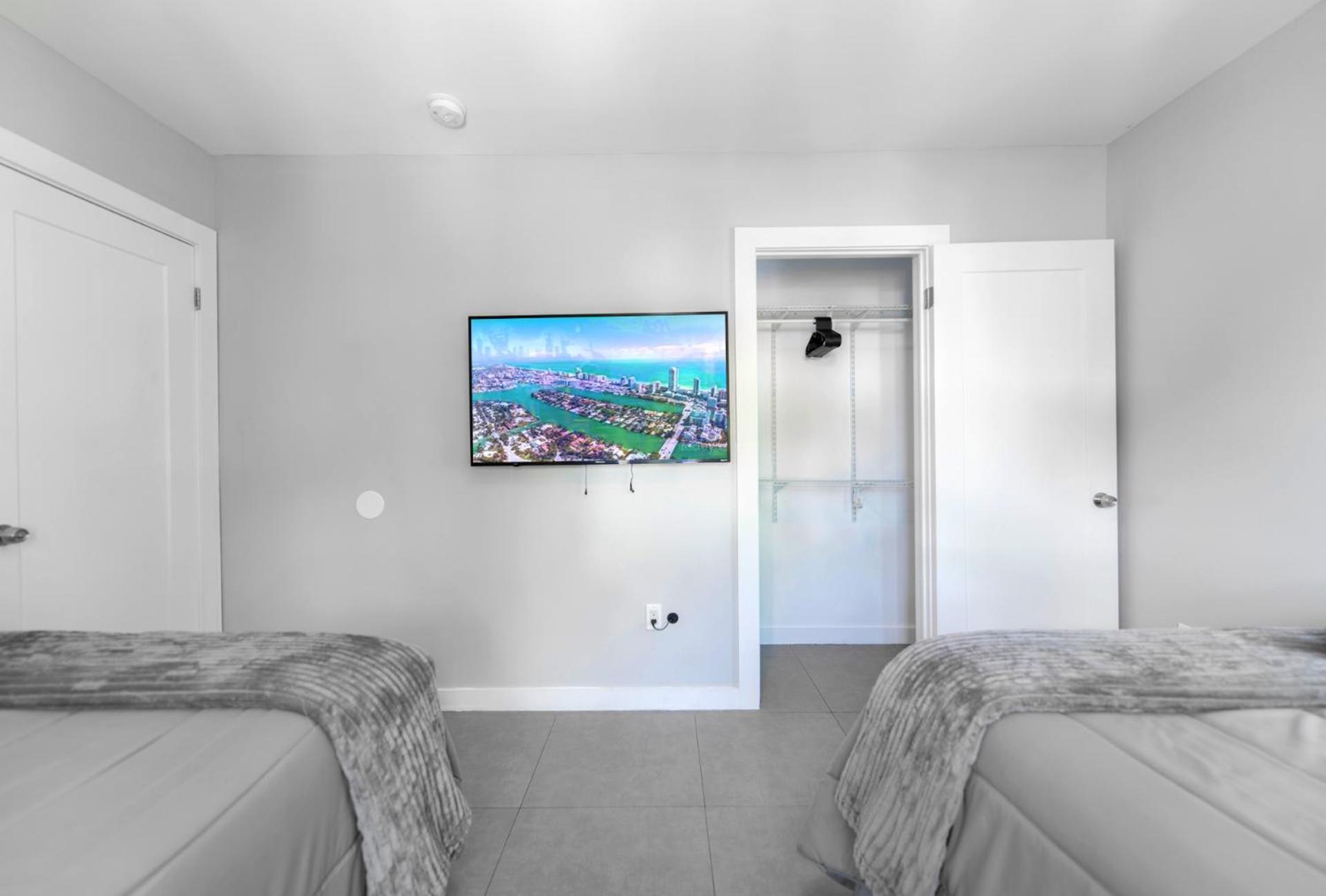 Comfy & Spacious Duplex W Amenities! Miami
