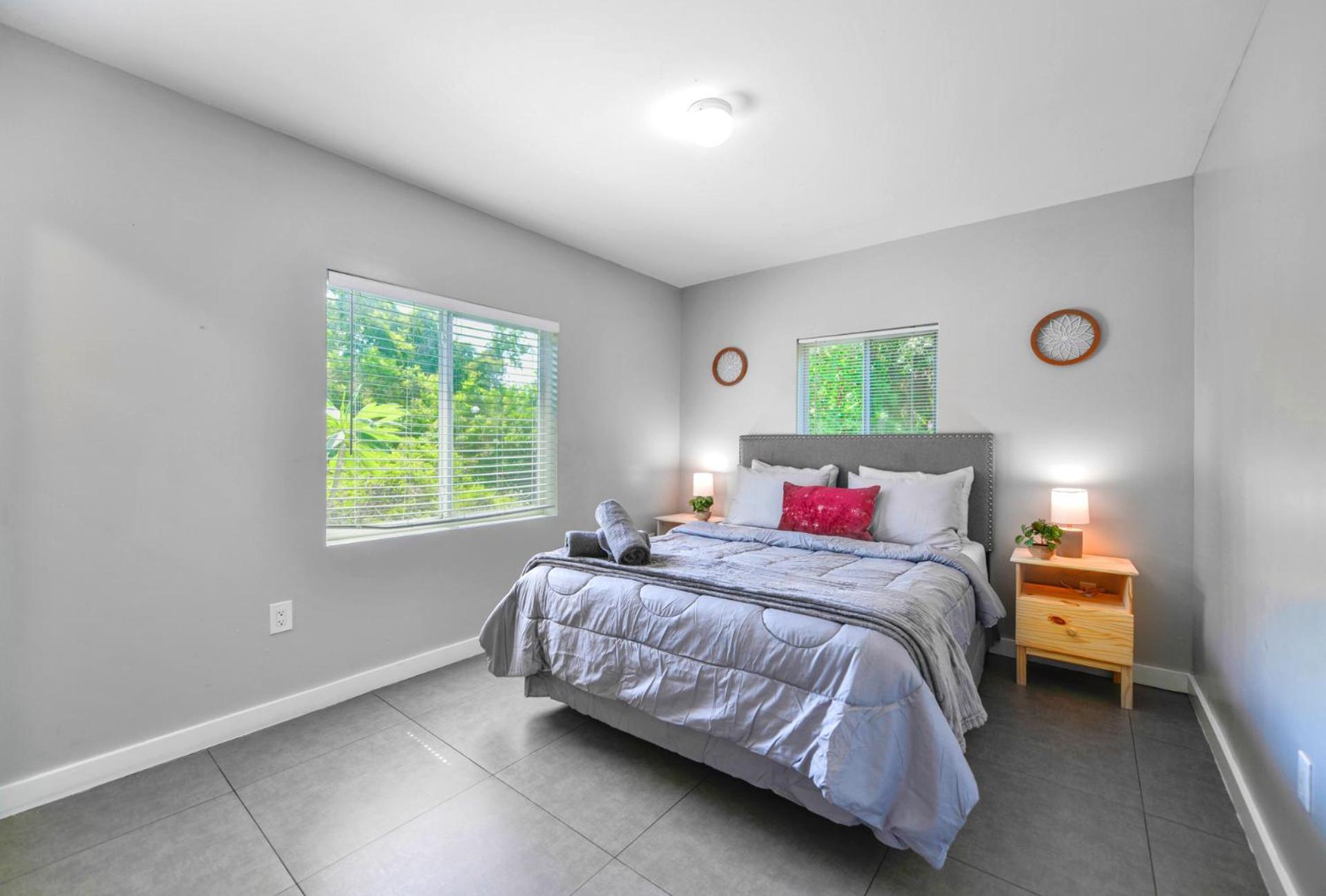 Comfy & Spacious Duplex W Amenities! *