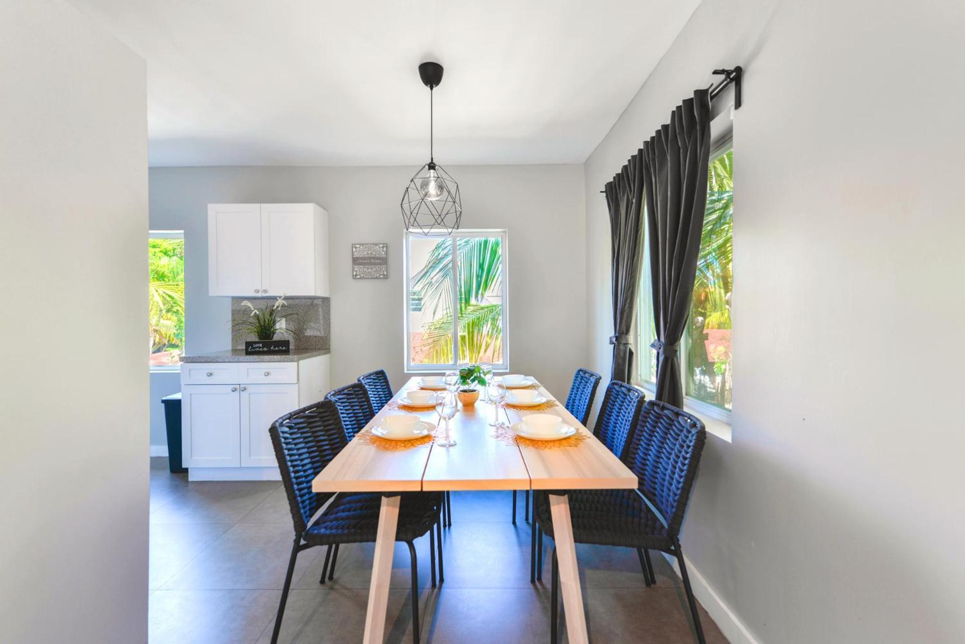 Comfy & Spacious Duplex W Amenities! * Miami