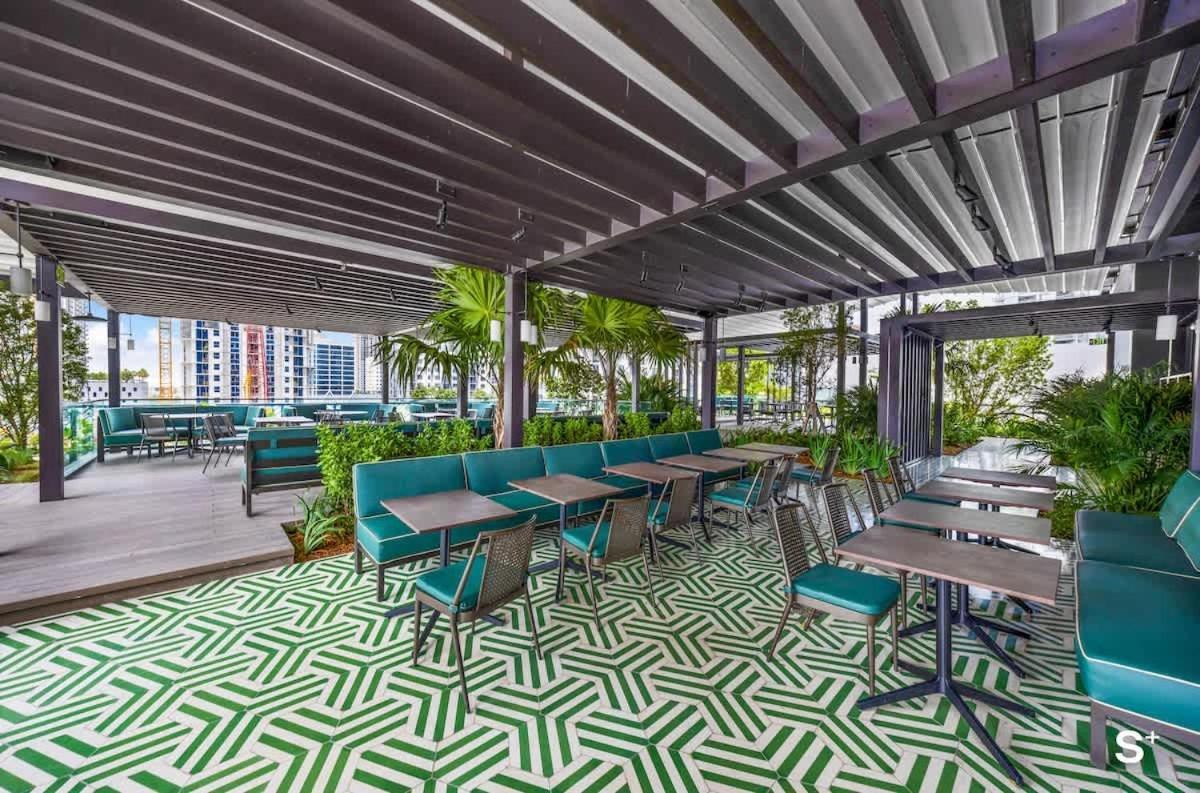 Skyline Chic Downtown Getaway *