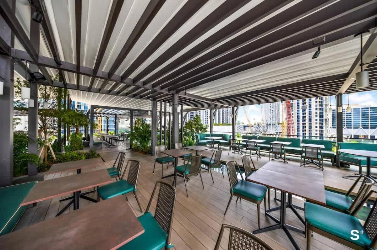 Apartment Skyline Chic Downtown Getaway