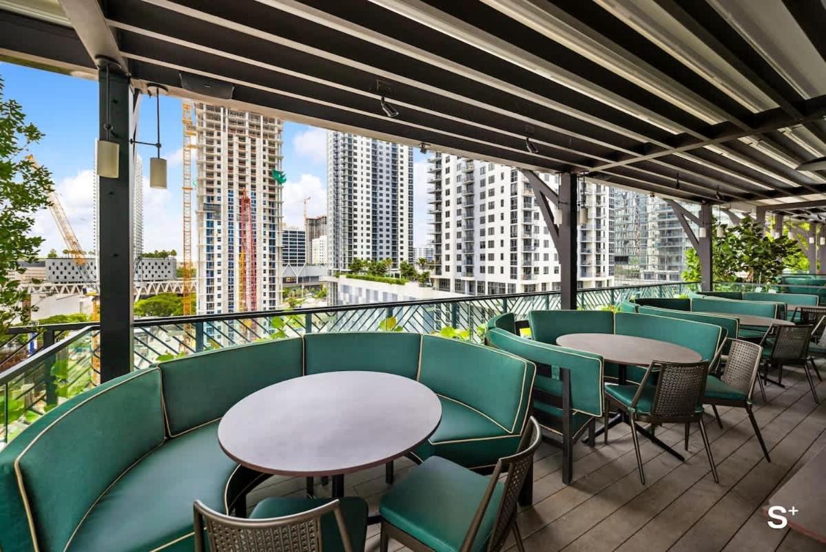 Skyline Chic Downtown Getaway *