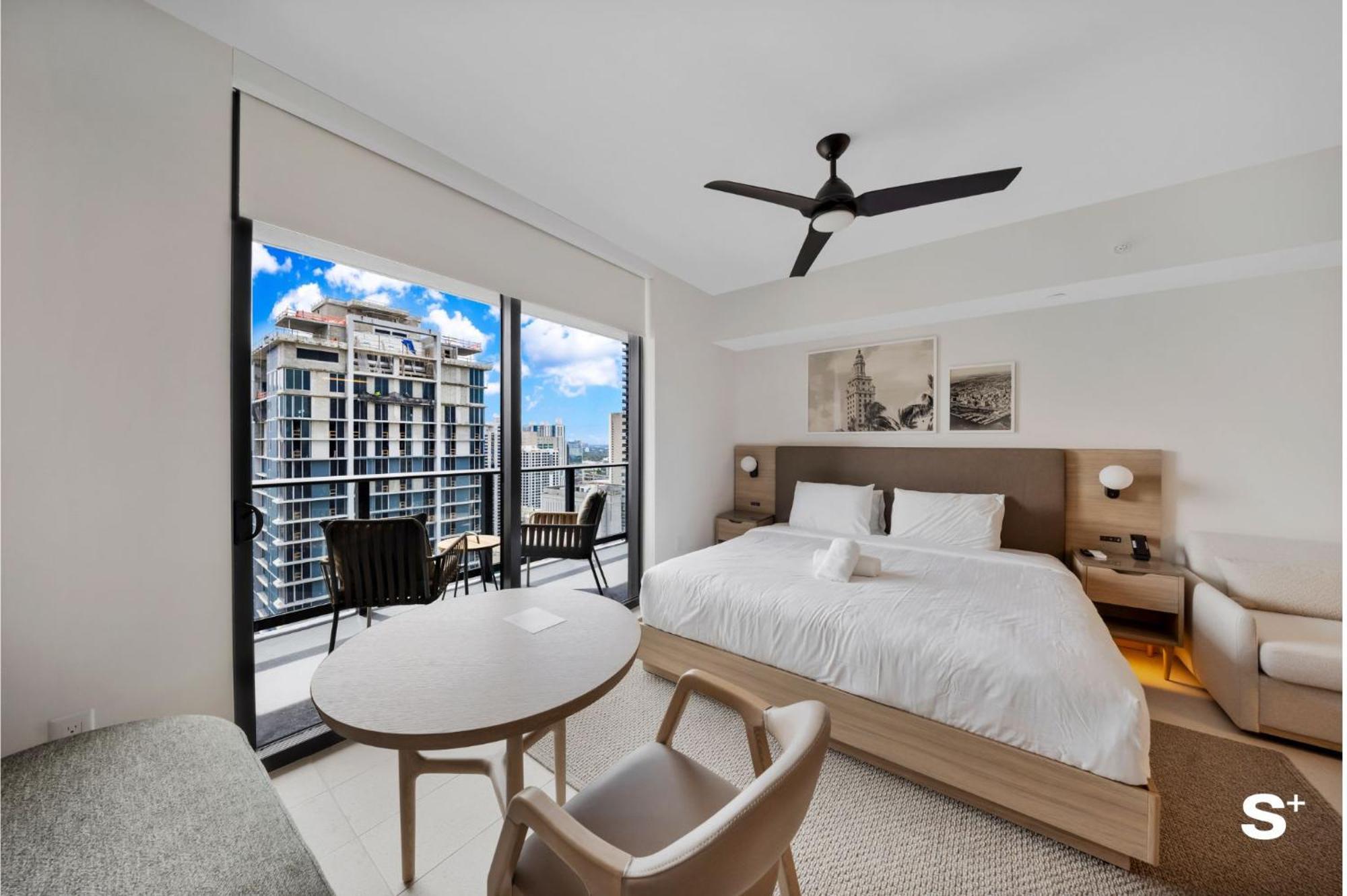 Skyline Chic Downtown Getaway Apartment Miami