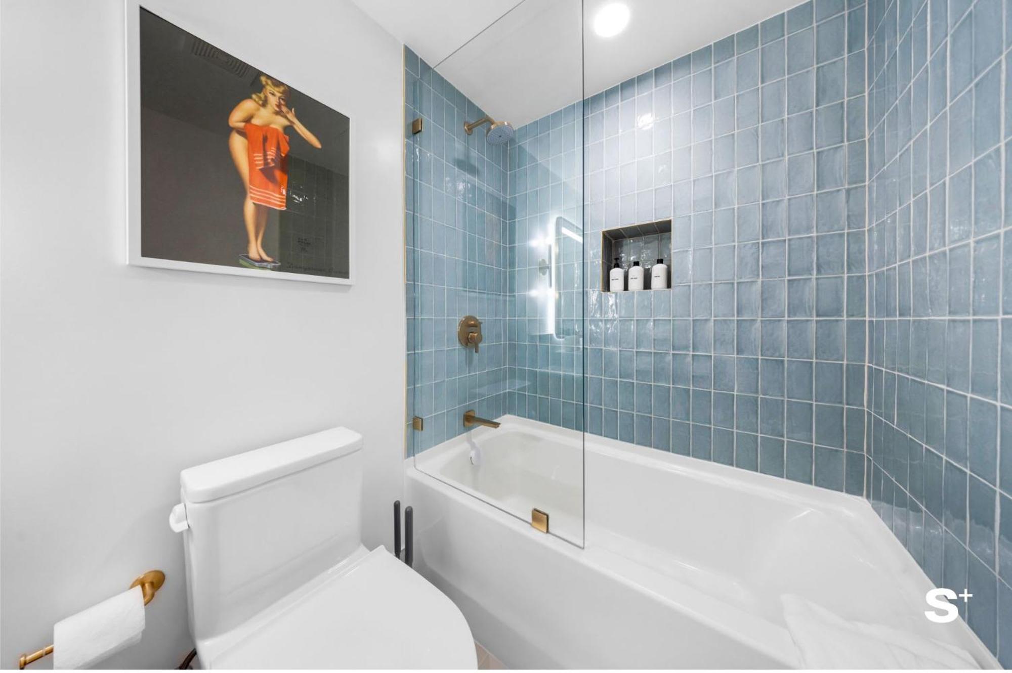Skyline Chic Downtown Getaway Apartment
