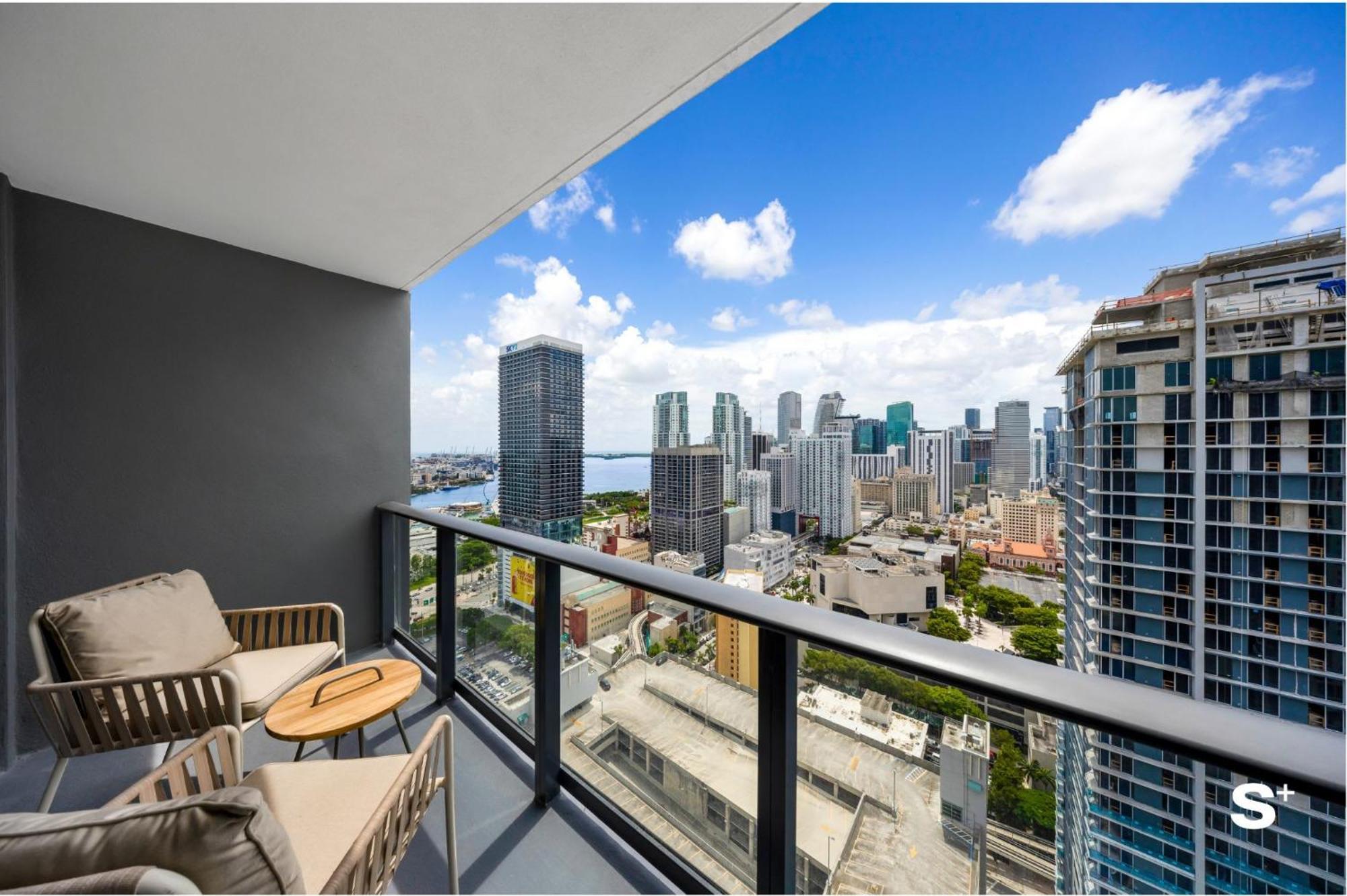 Skyline Chic Downtown Getaway Miami