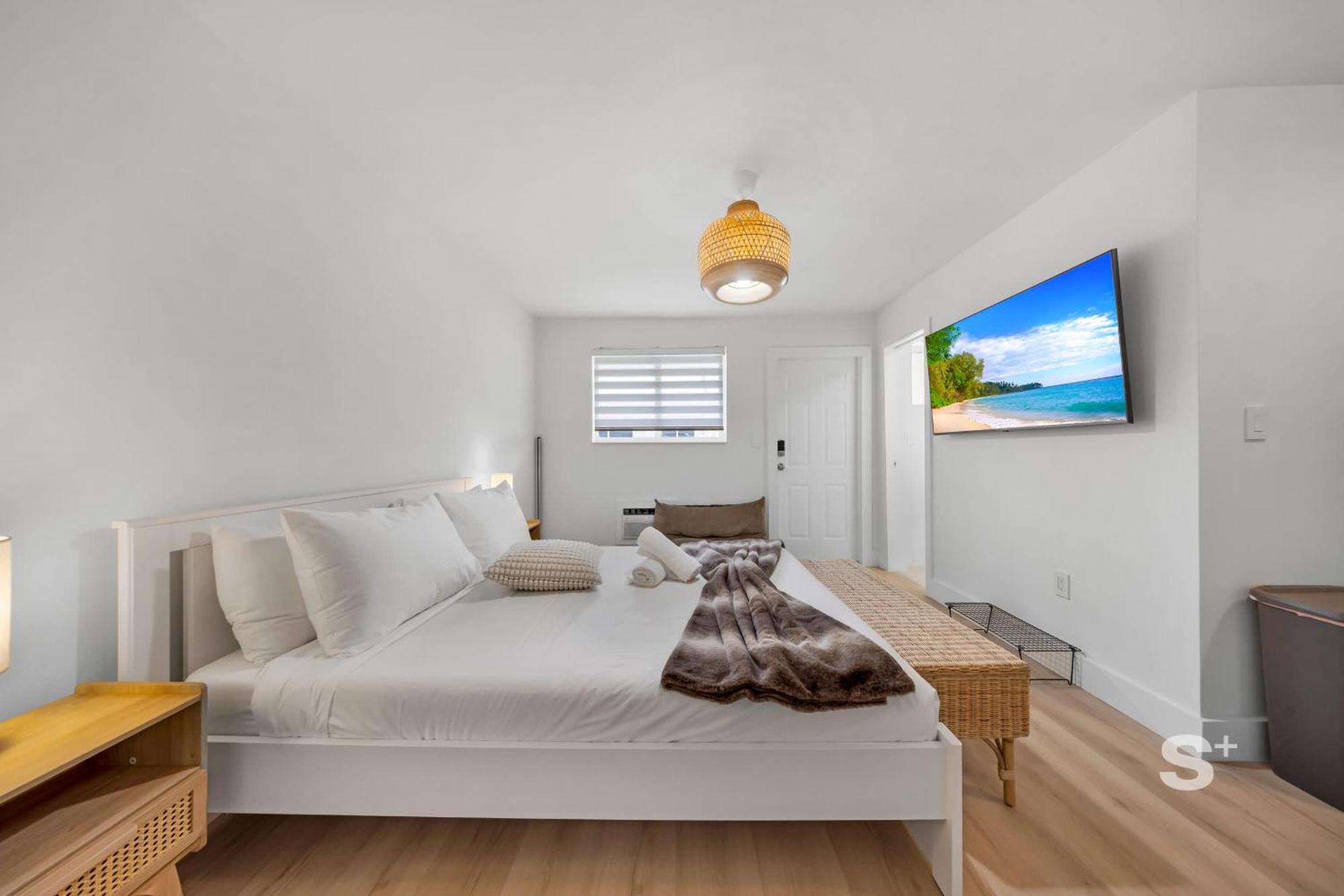 Apartment Chic With A Modern Touch Living *