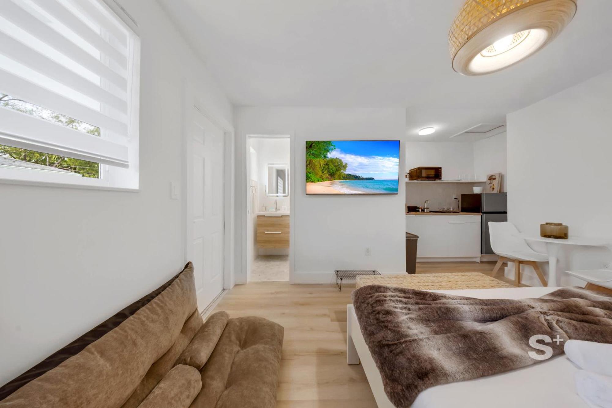 Chic With A Modern Touch Living Apartment Miami