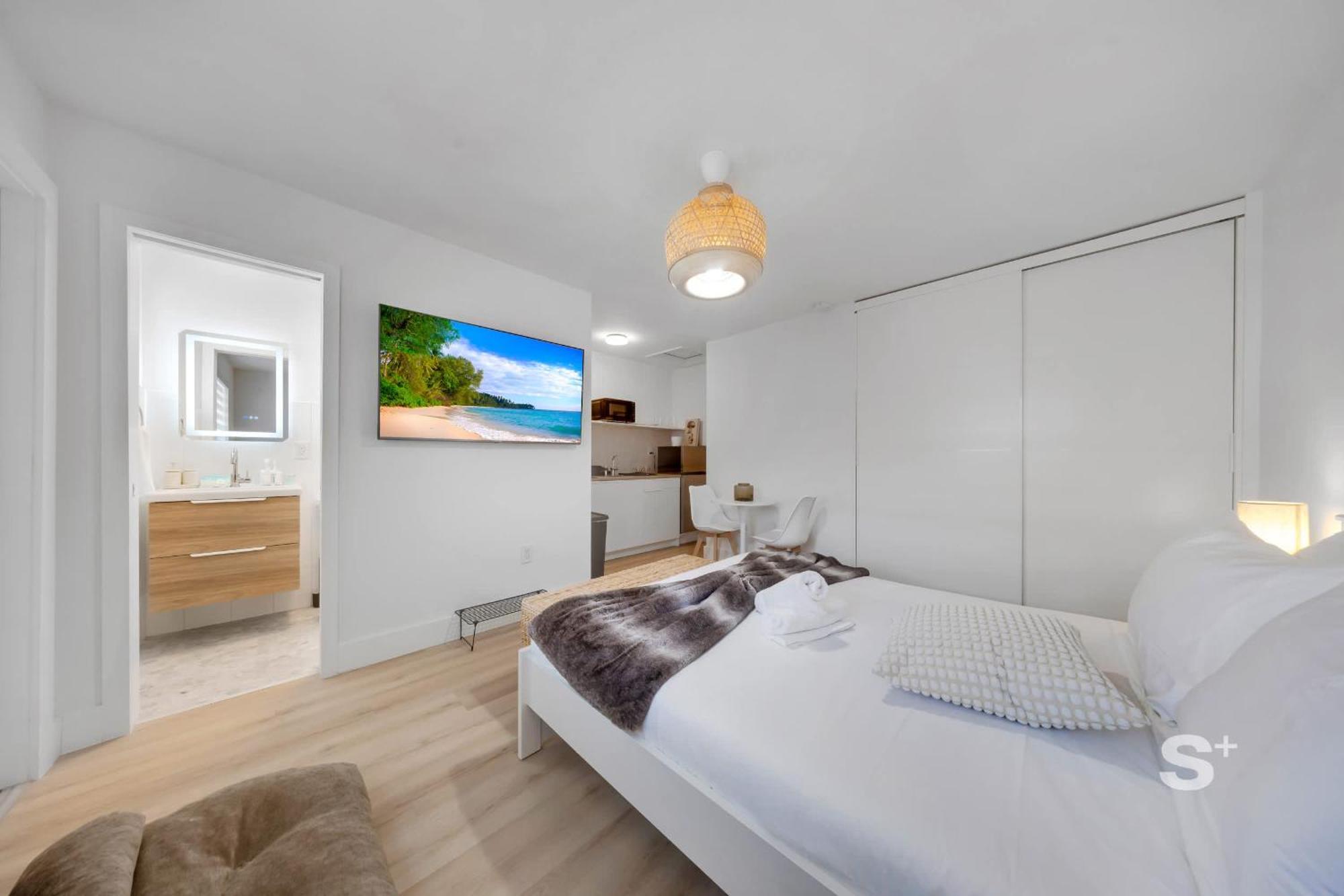 Apartment Chic With A Modern Touch Living
