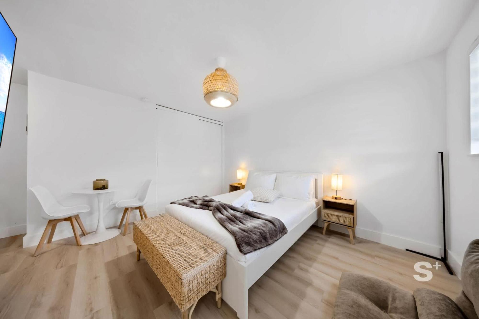 Chic With A Modern Touch Living Apartment *