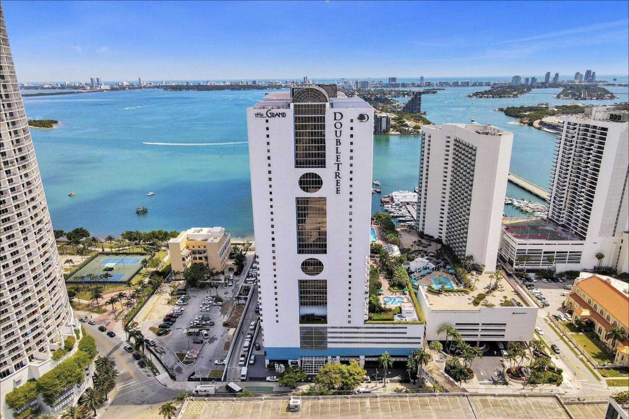 Apartment Bayside Glam With Epic Views