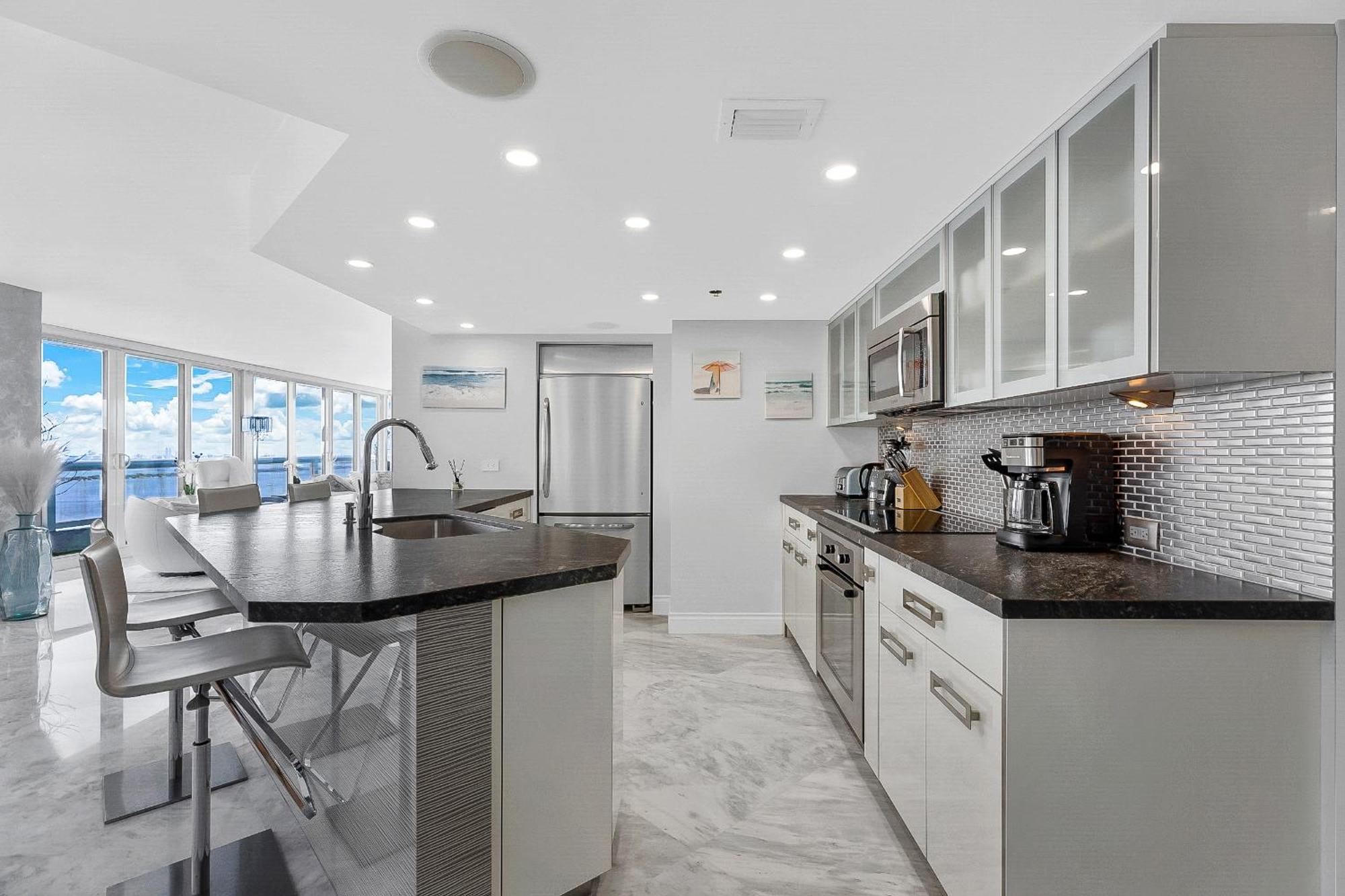Apartment Bayside Glam With Epic Views