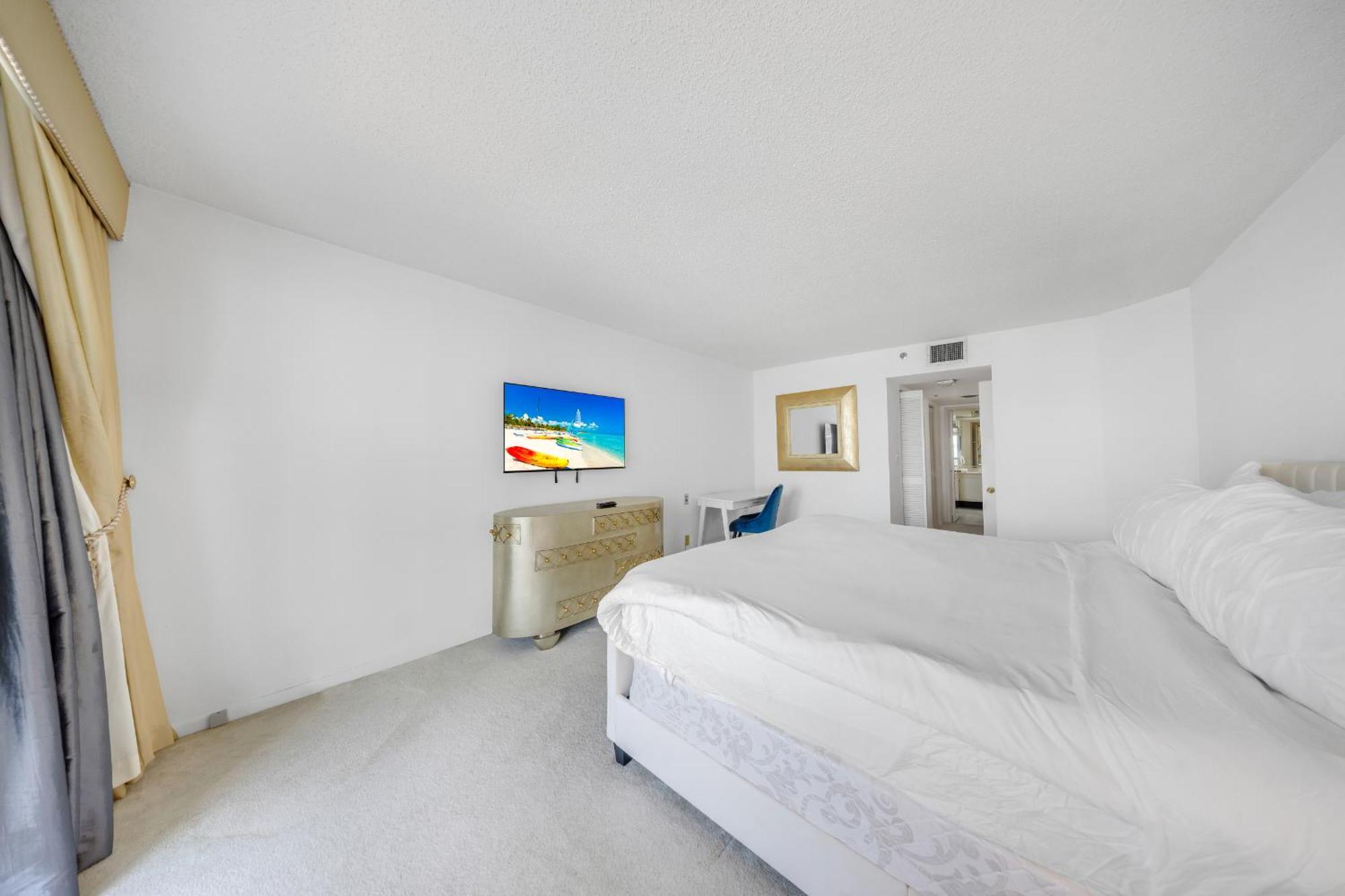 Bayside Glam With Epic Views Apartment