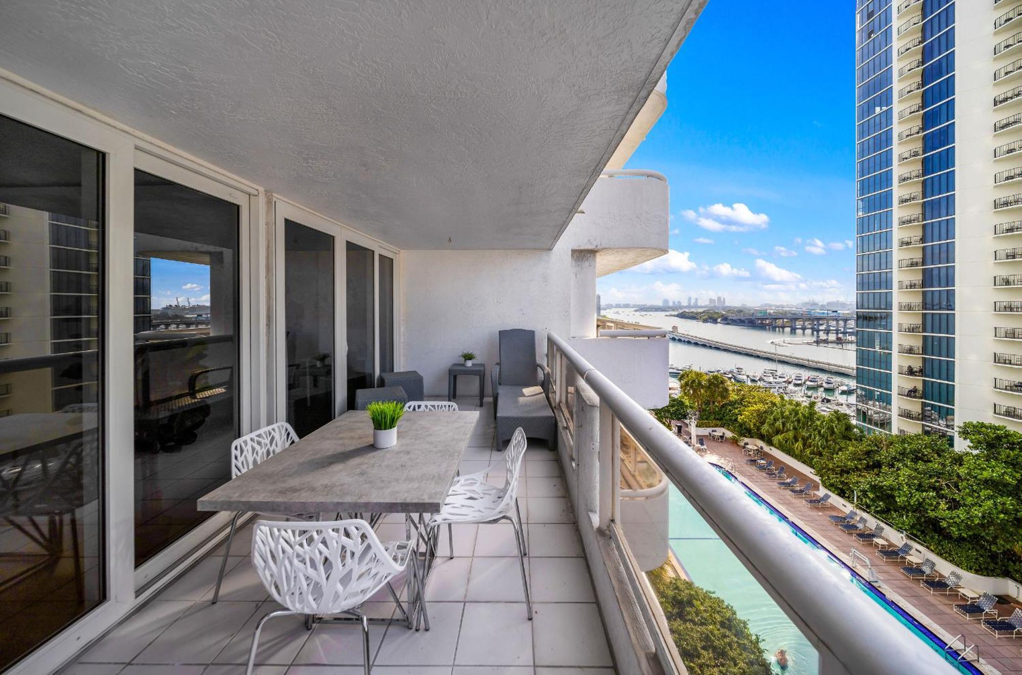 Bayside Glam With Epic Views *