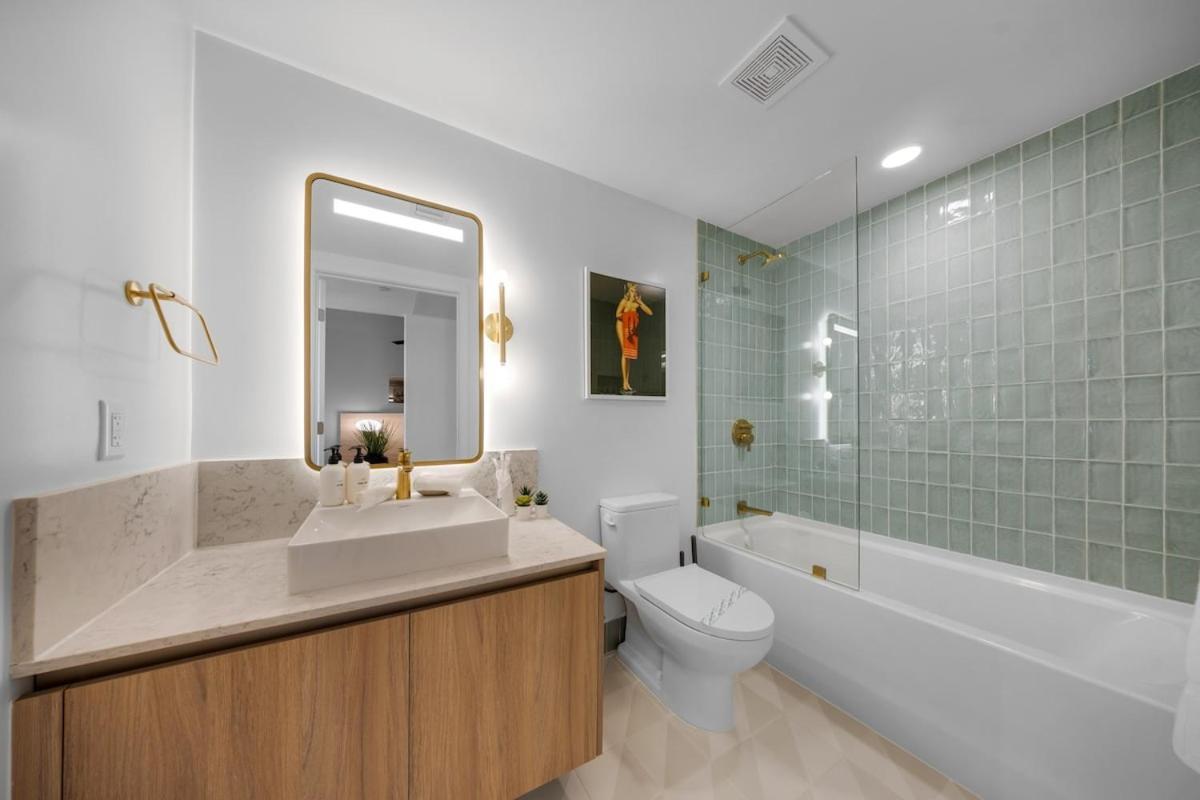 Upscale 1br In Dtw With Views