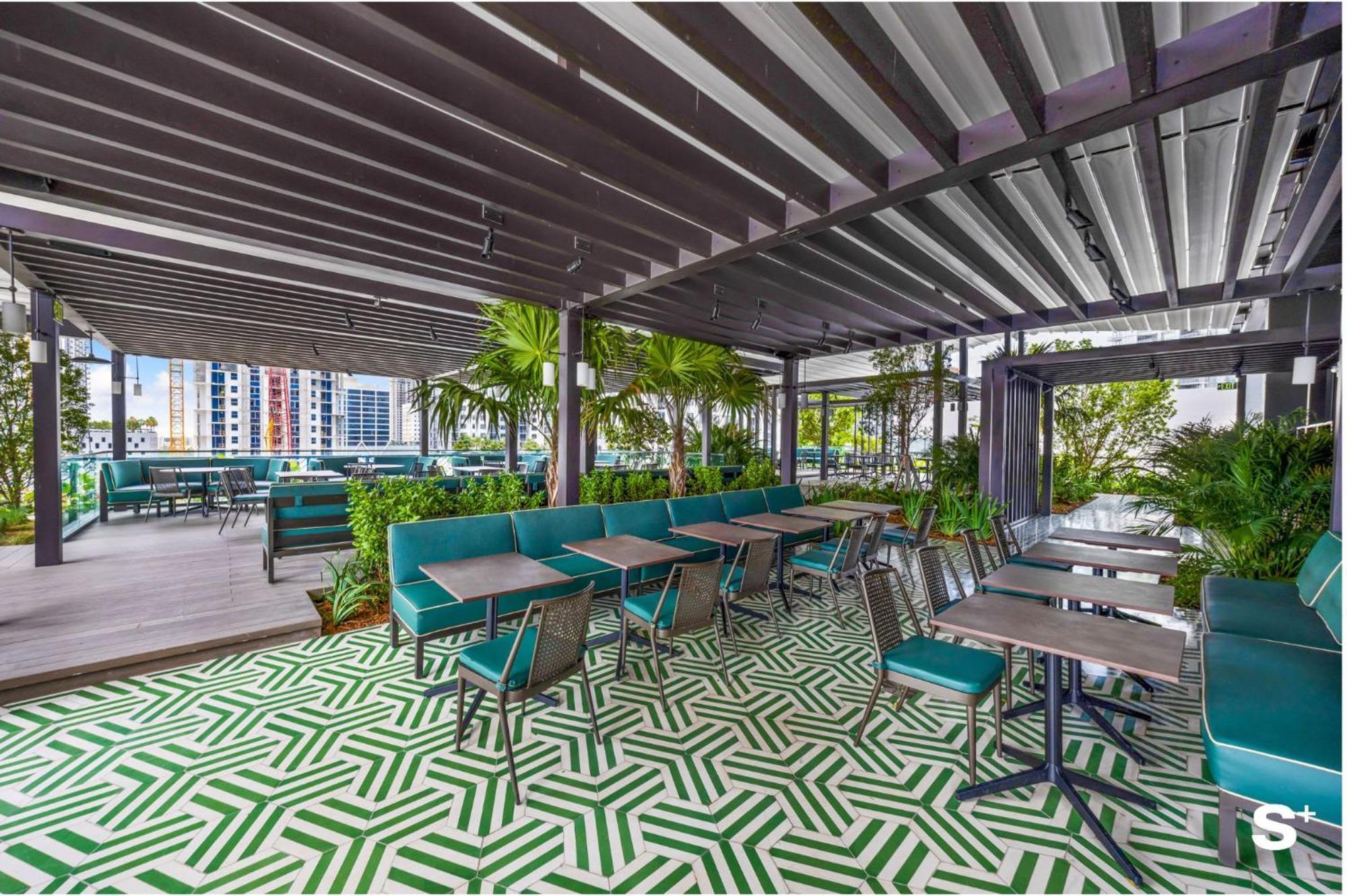 Upscale 1br In Dtw With Views Apartment