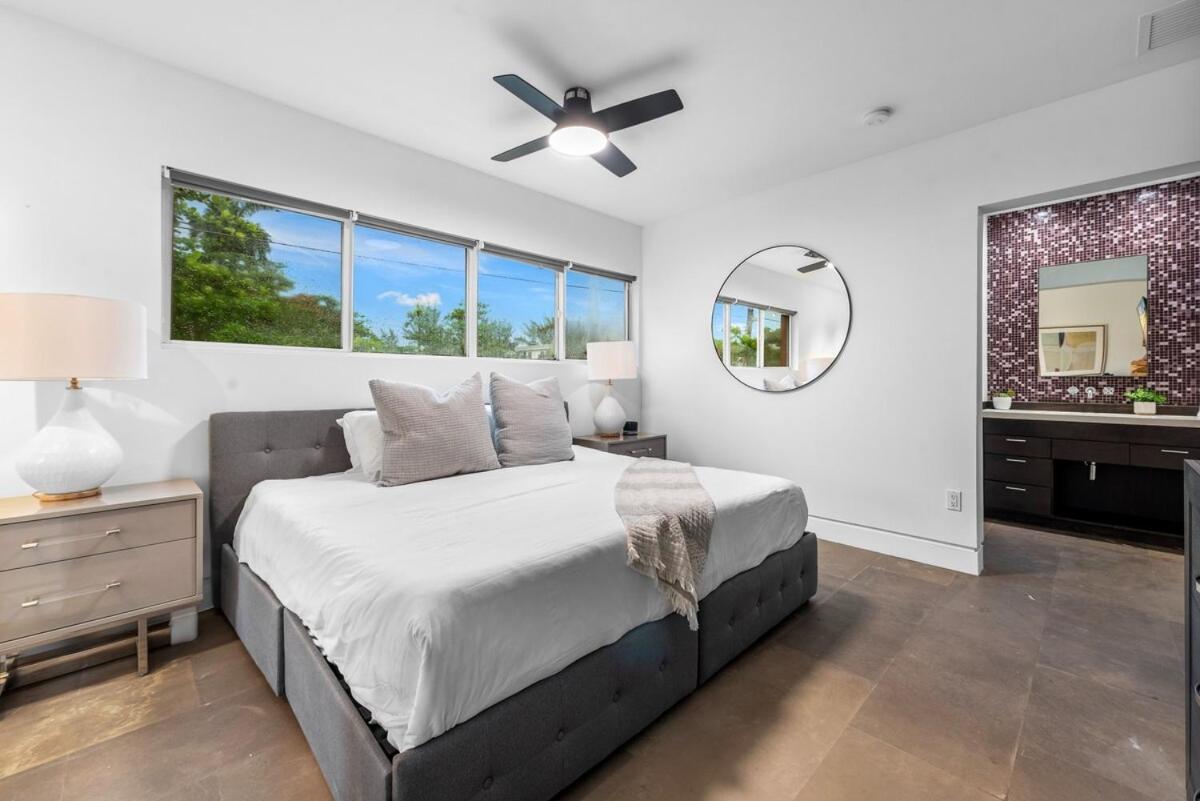 Luxury With Large Pool & Bbq, Perfect Getaway!