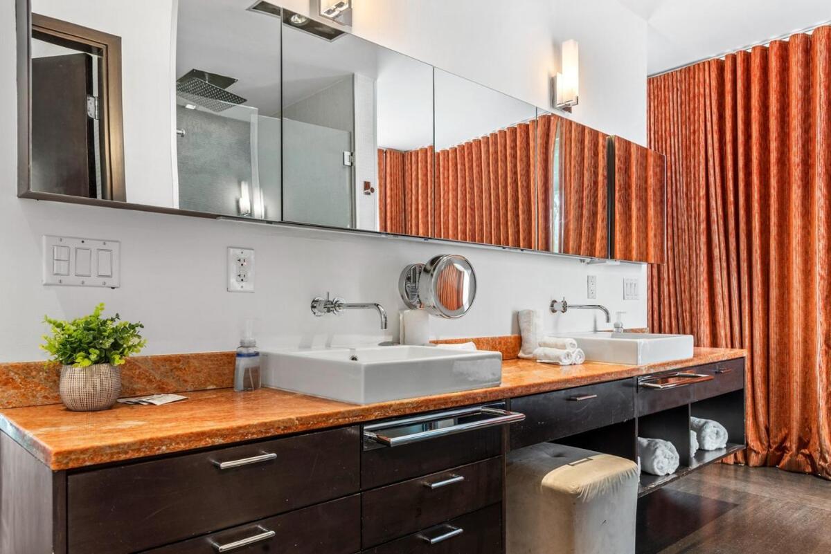 Luxury With Large Pool & Bbq, Perfect Getaway! * Miami