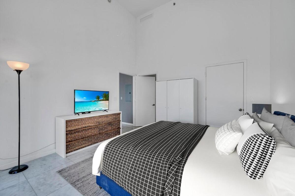 Apartment Stunning 40th Floor High Ceiling Icon Brickell With Access