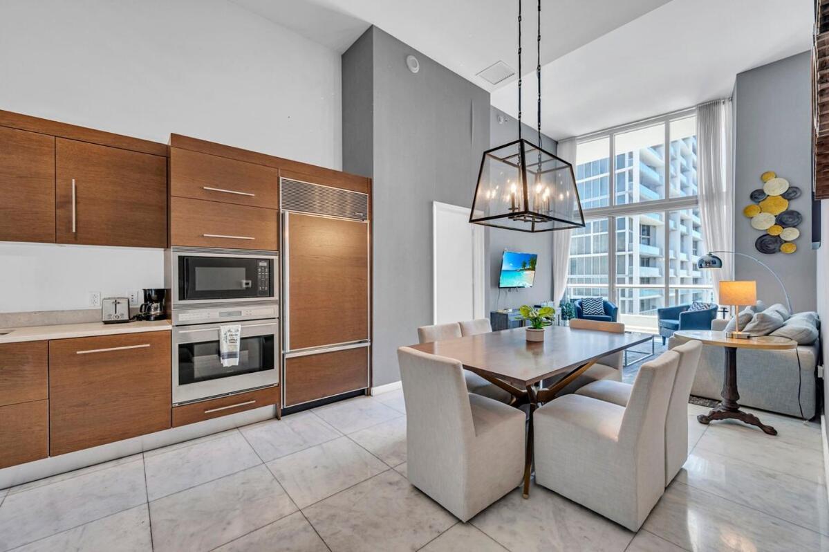 Stunning 40th Floor High Ceiling Icon Brickell With Access Apartment