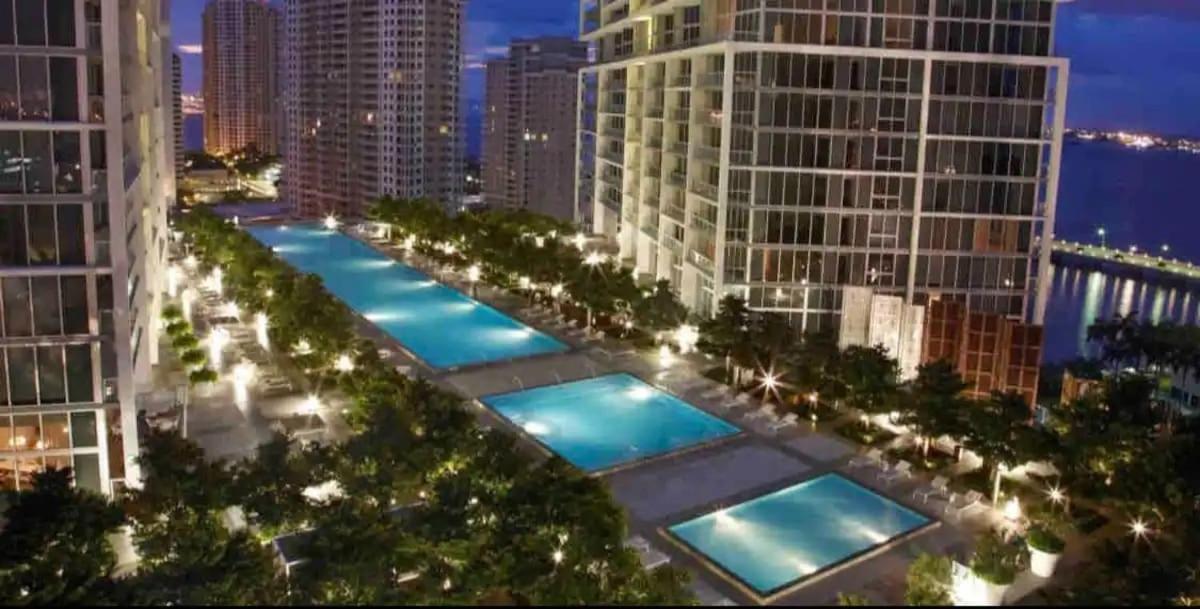 Apartment 37th Floor Luxurious Unit With Bay & Pool View Free *