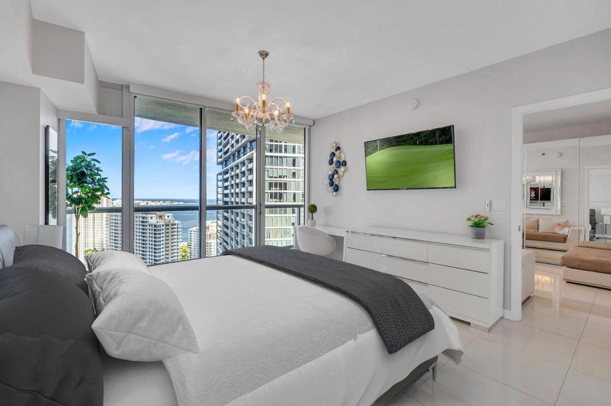 37th Floor Luxurious Unit With Bay & Pool View Free *