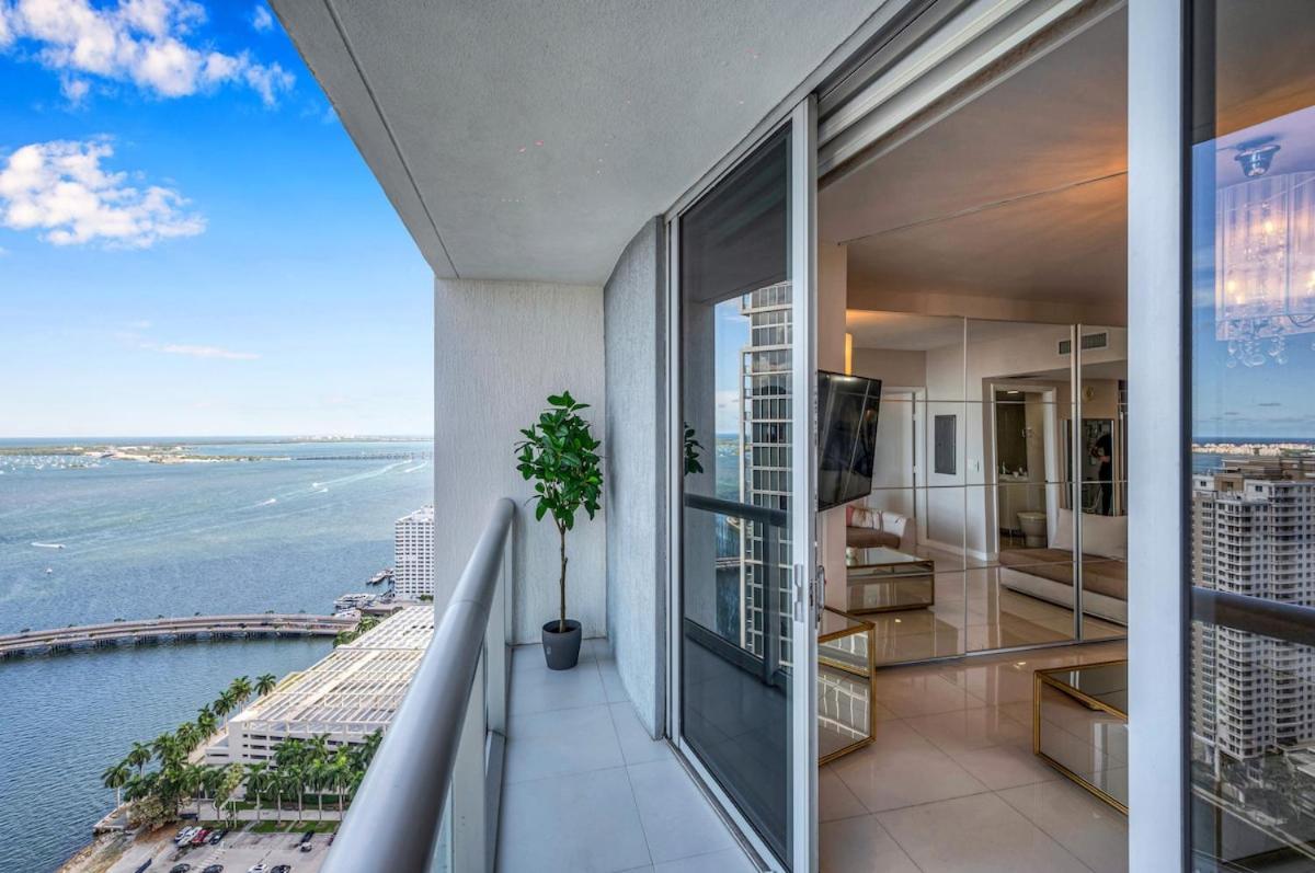 37th Floor Luxurious Unit With Bay & Pool View Free Apartment Miami