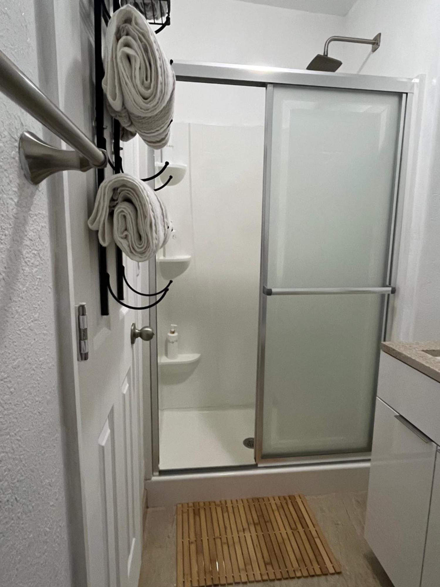 Guest W Free Parking At 7 Min To International Airport Homestay *