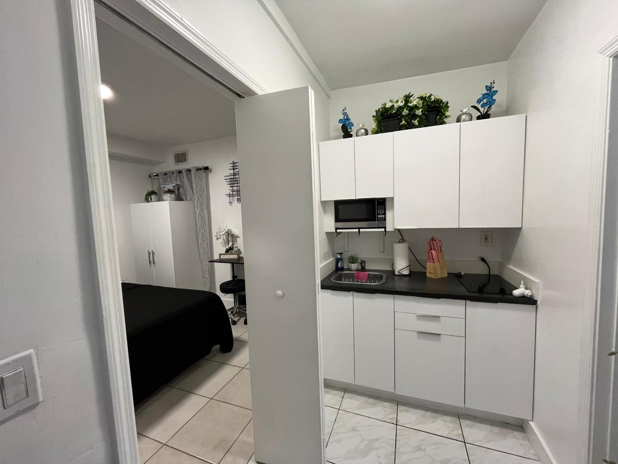 Guest W Free Parking At 7 Min To International Airport Homestay