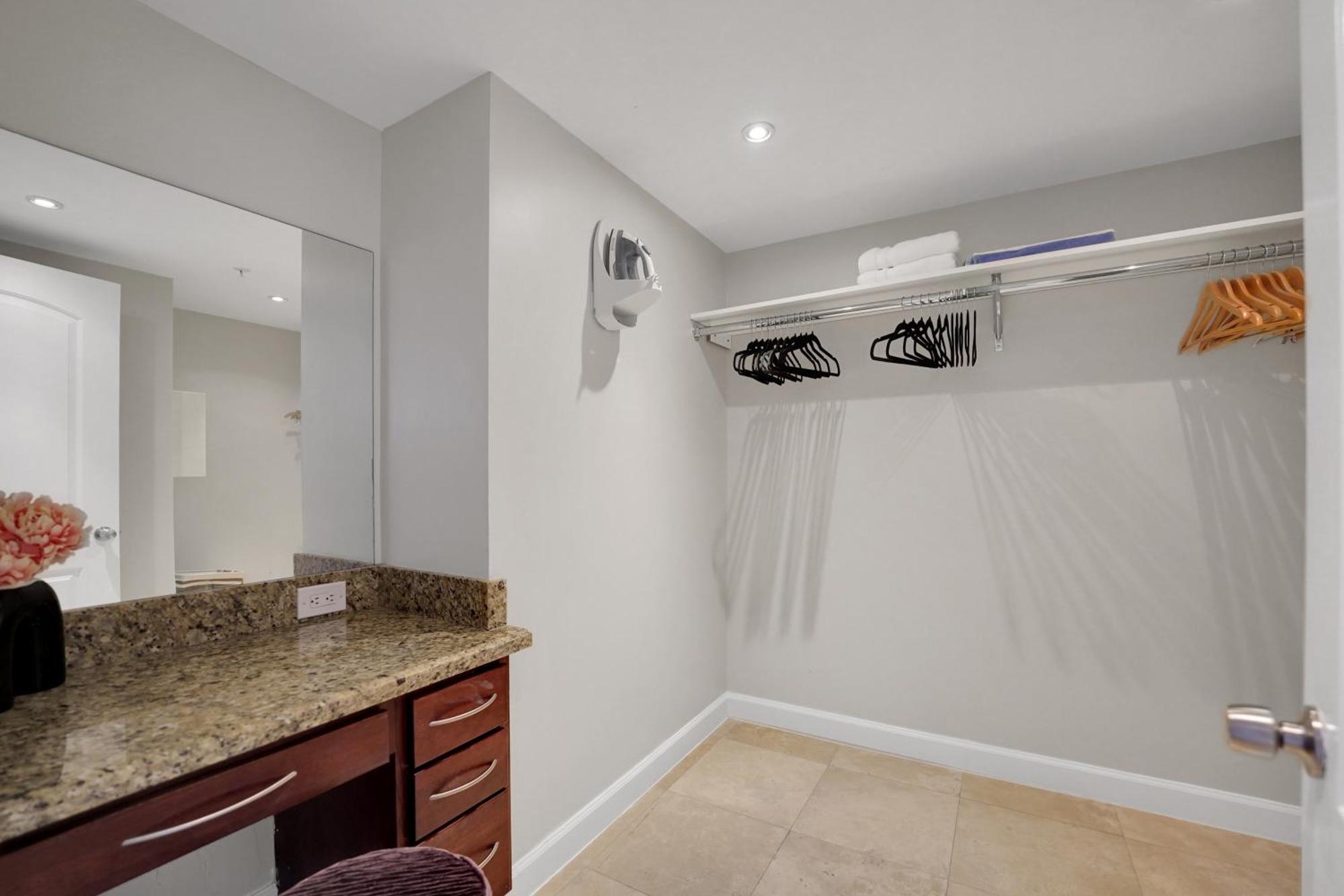 Permanent Vacation! Direct Water Views! Apartment