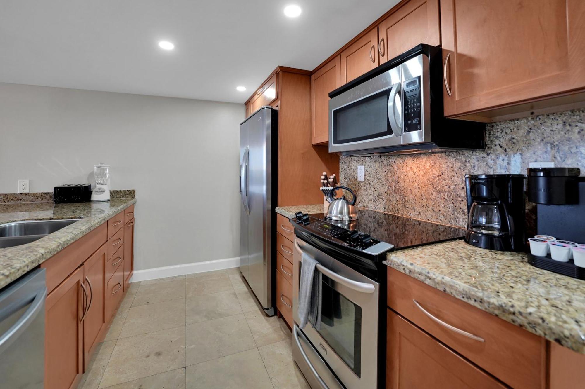 Permanent Vacation! Direct Water Views! * Miami