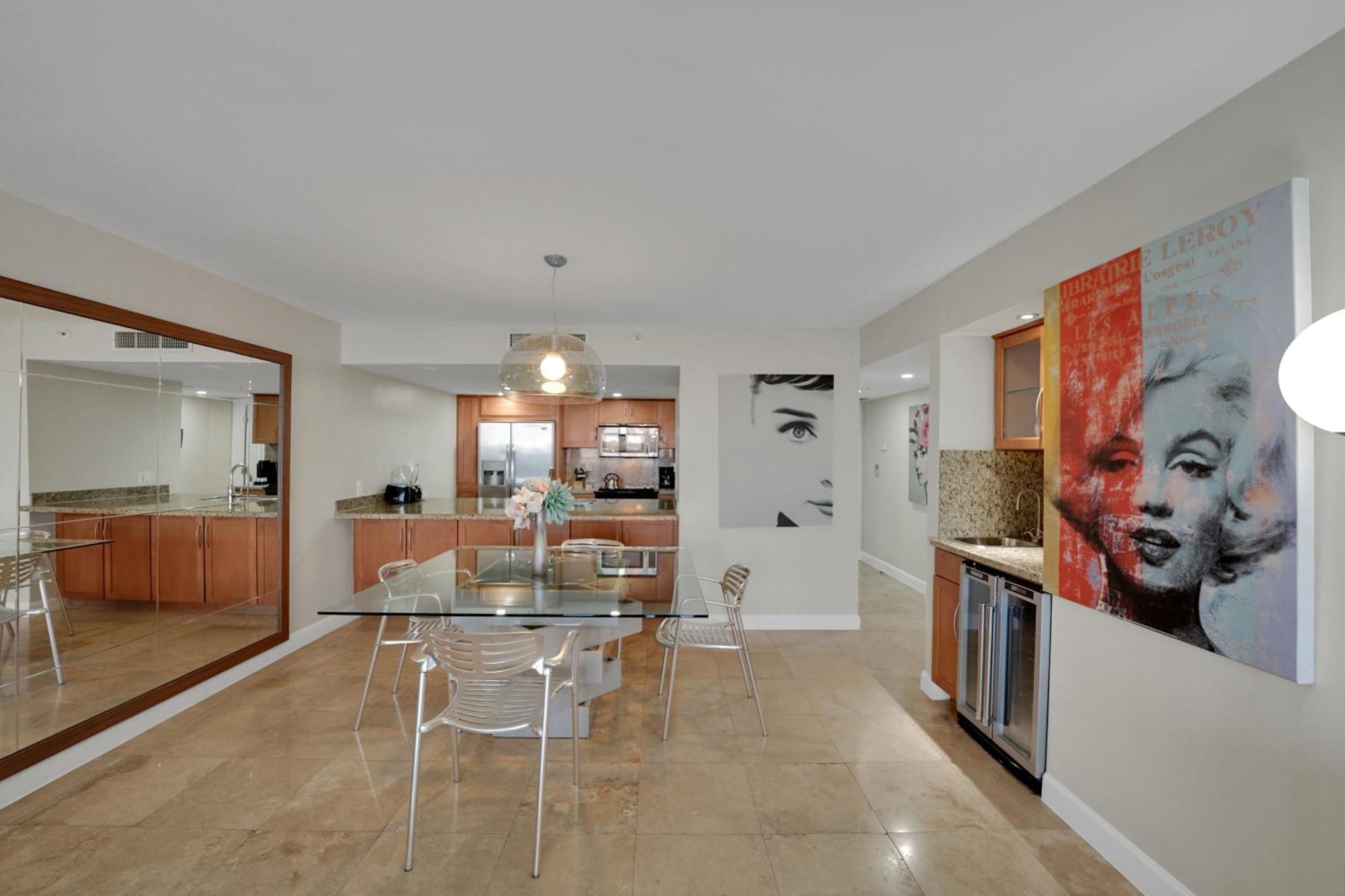 Permanent Vacation! Direct Water Views! Apartment Miami