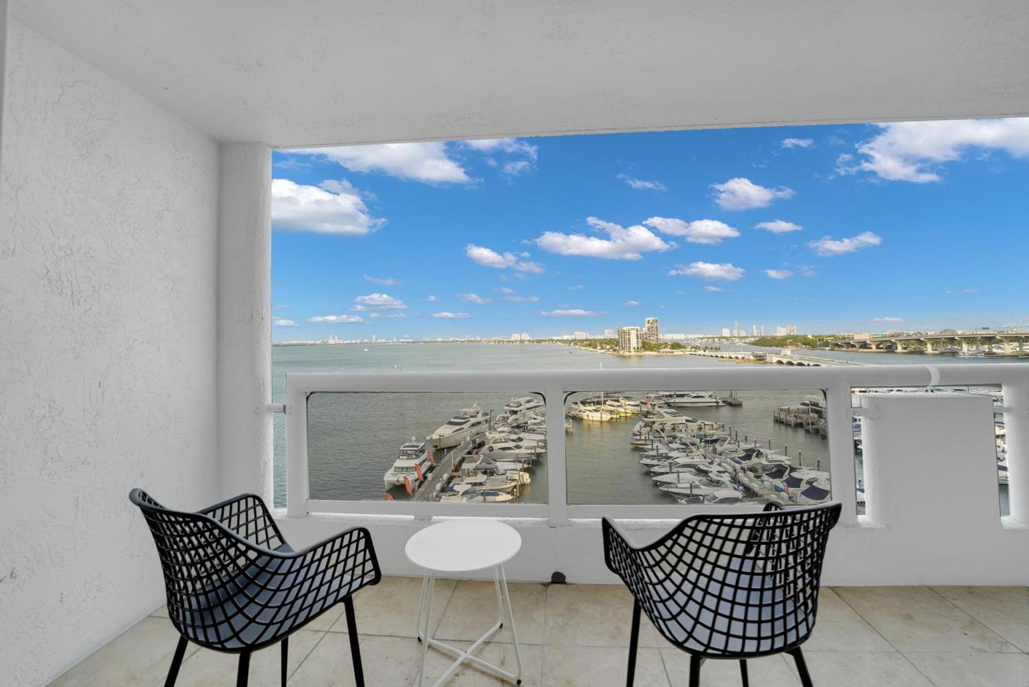 Permanent Vacation! Direct Water Views! Apartment
