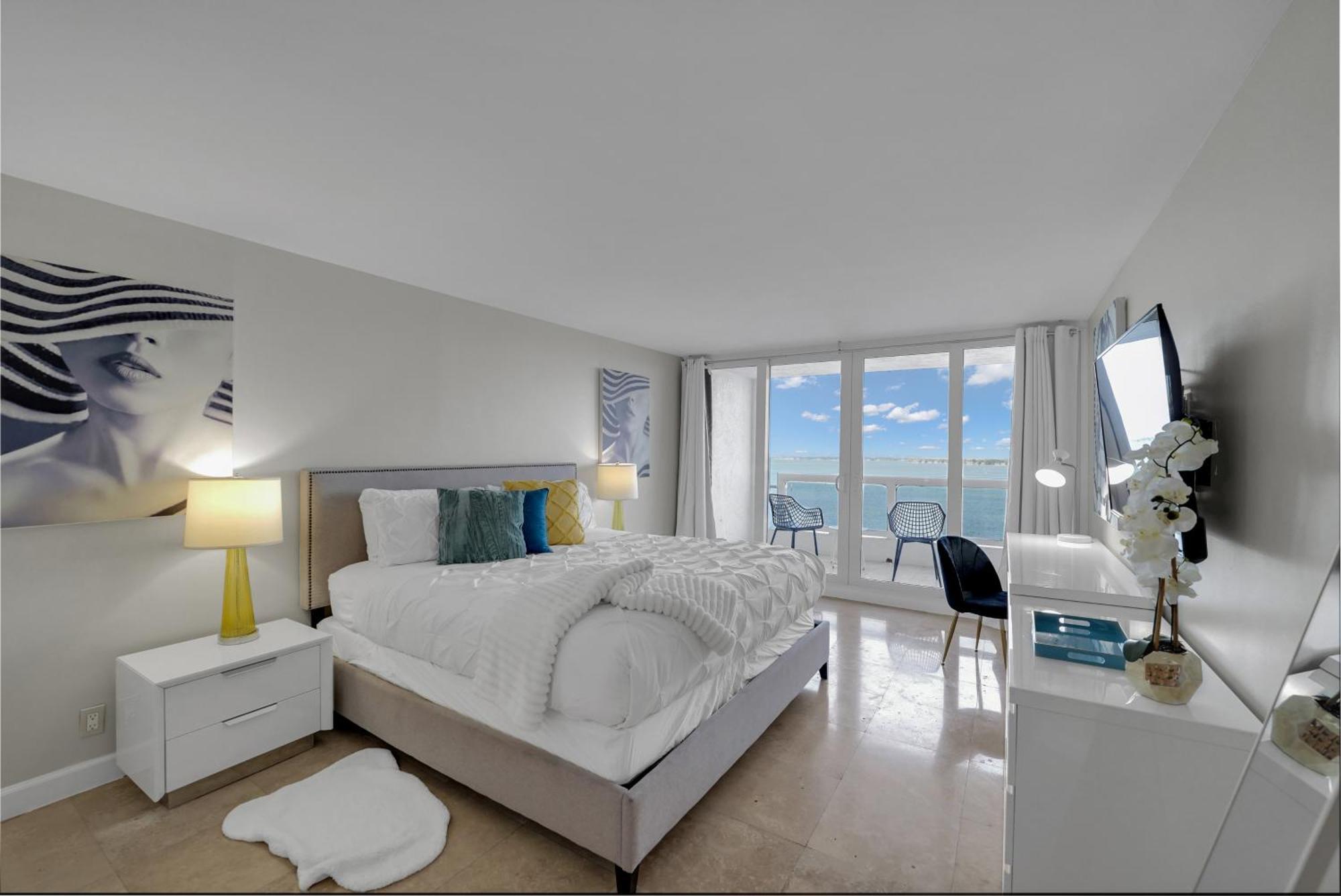 Permanent Vacation! Direct Water Views! Apartment Miami