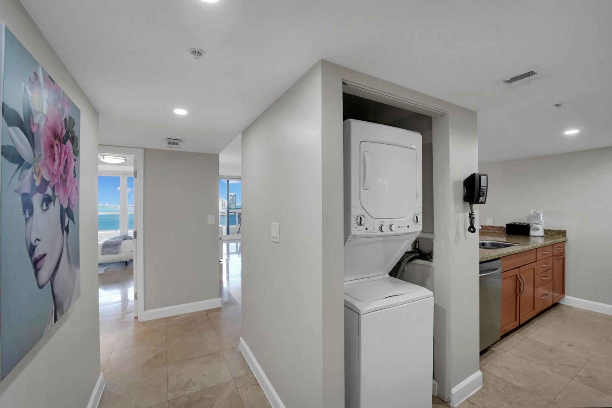 Permanent Vacation! Direct Water Views! Apartment *