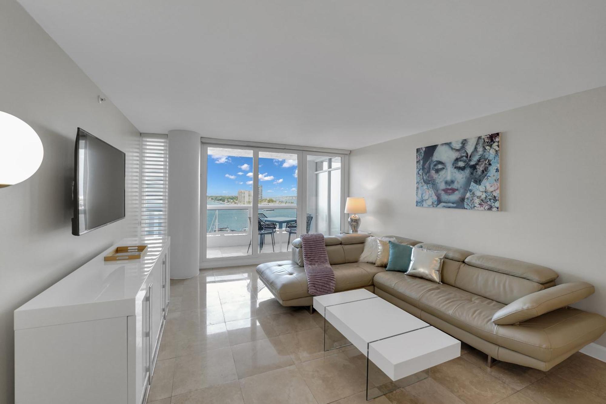 Apartment Permanent Vacation! Direct Water Views! *