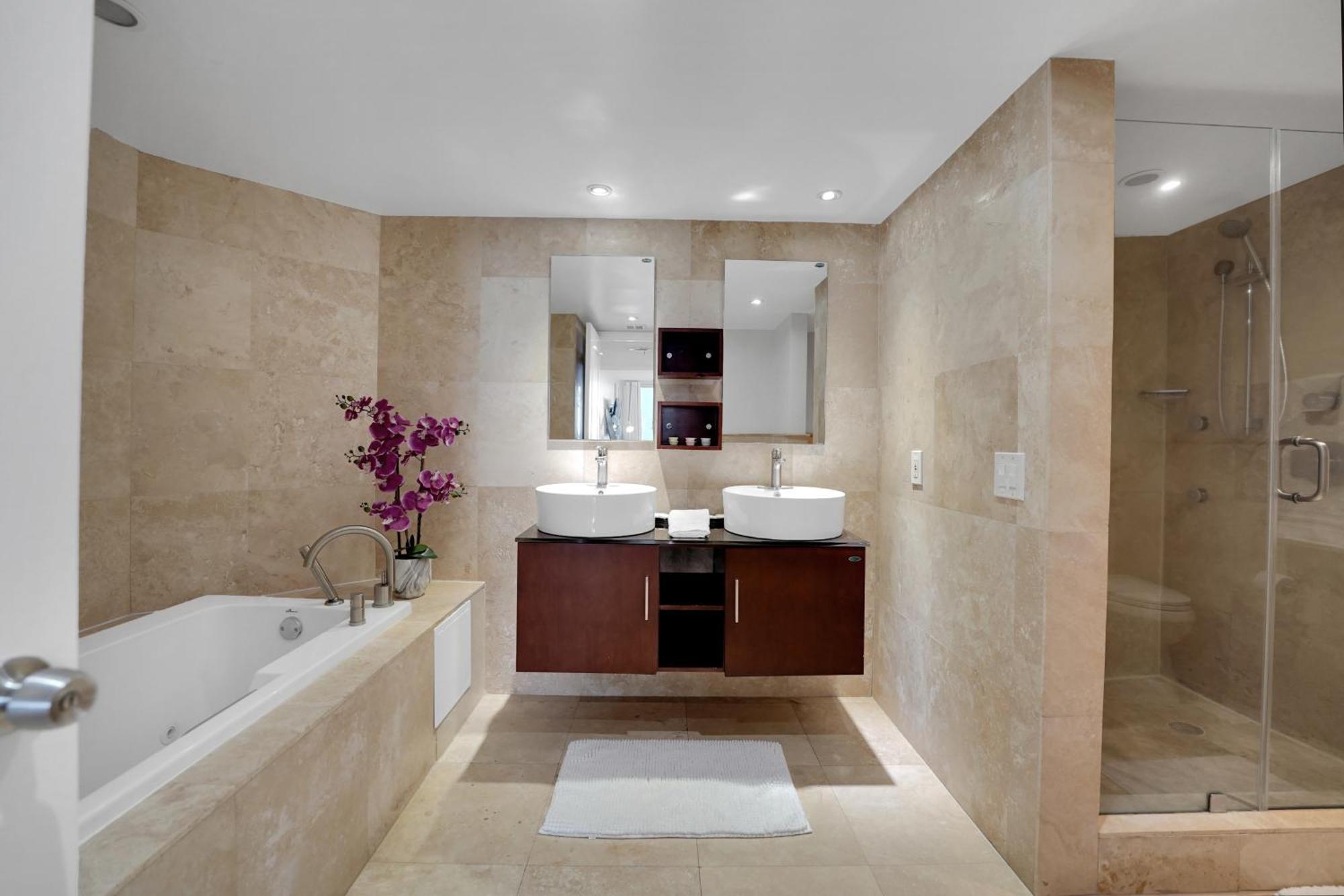 Permanent Vacation! Direct Water Views! Apartment
