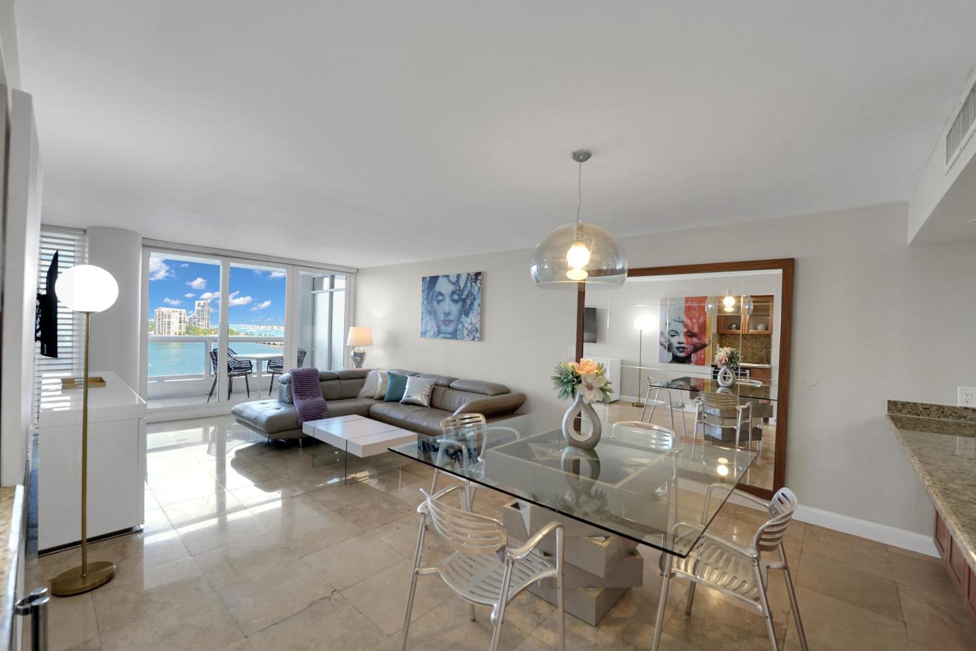 Apartment Permanent Vacation! Direct Water Views!