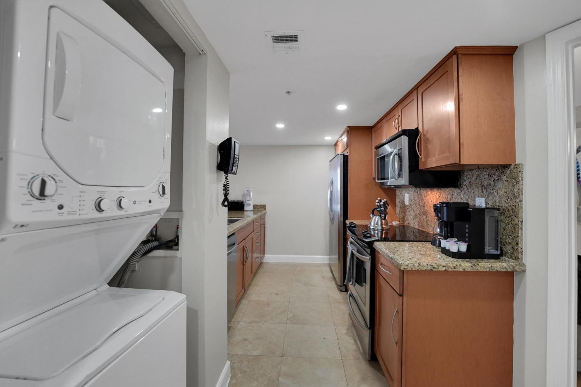 Permanent Vacation! Direct Water Views! Apartment *
