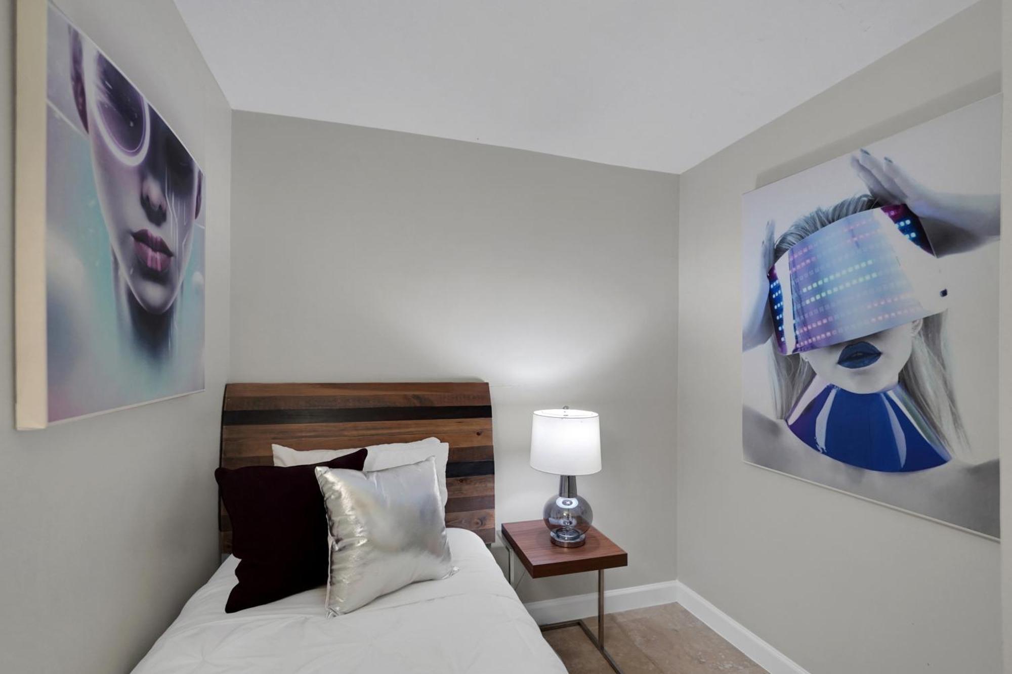 Apartment Permanent Vacation! Direct Water Views! Miami