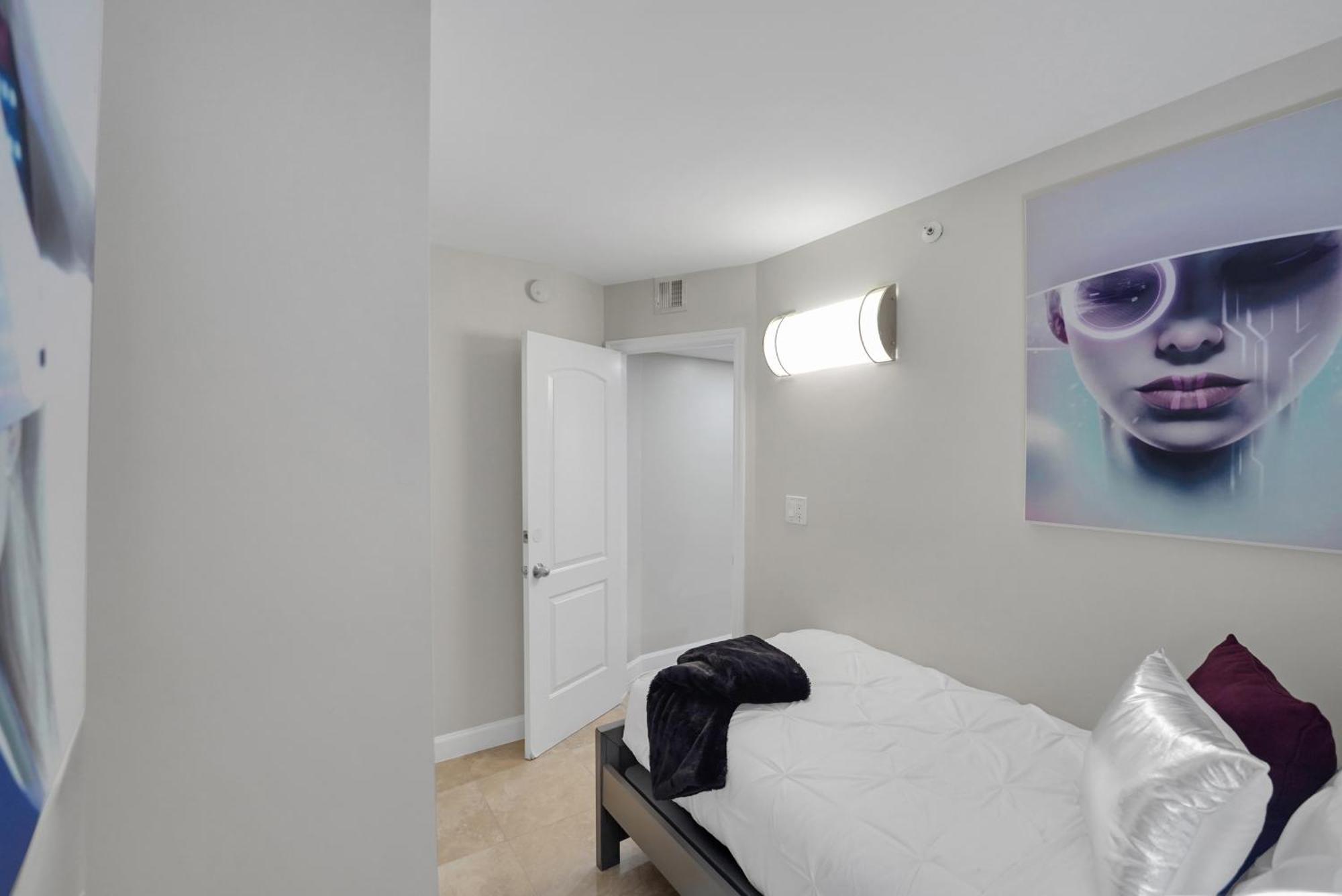 Permanent Vacation! Direct Water Views! Apartment