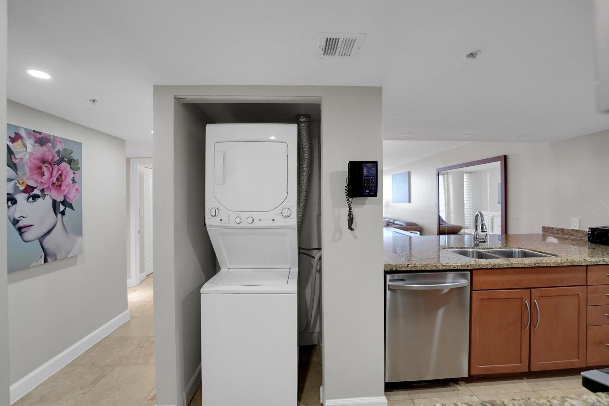 Permanent Vacation! Direct Water Views! Apartment Miami