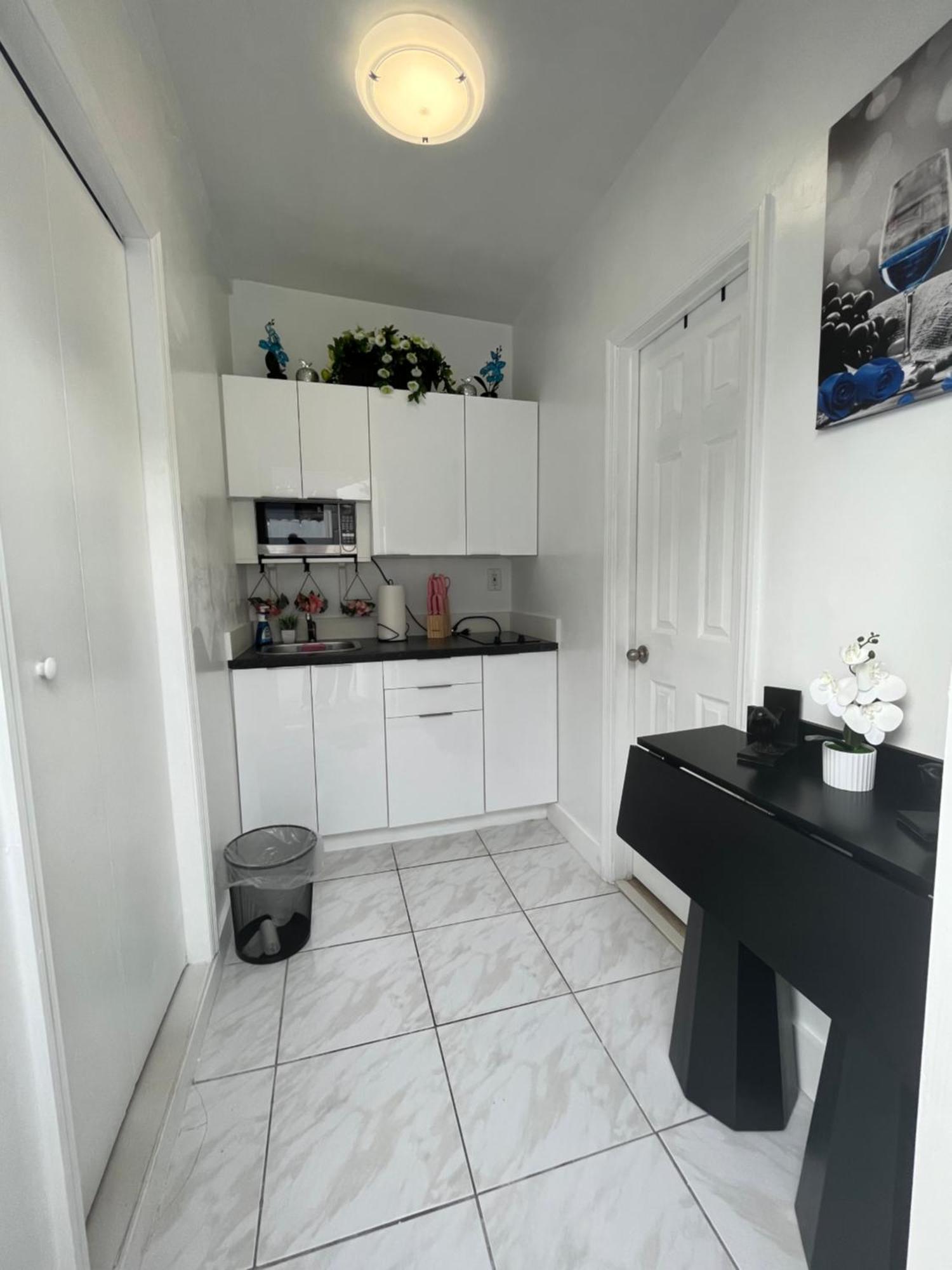 Guest W Free Parking At 7 Min To International Airport Homestay