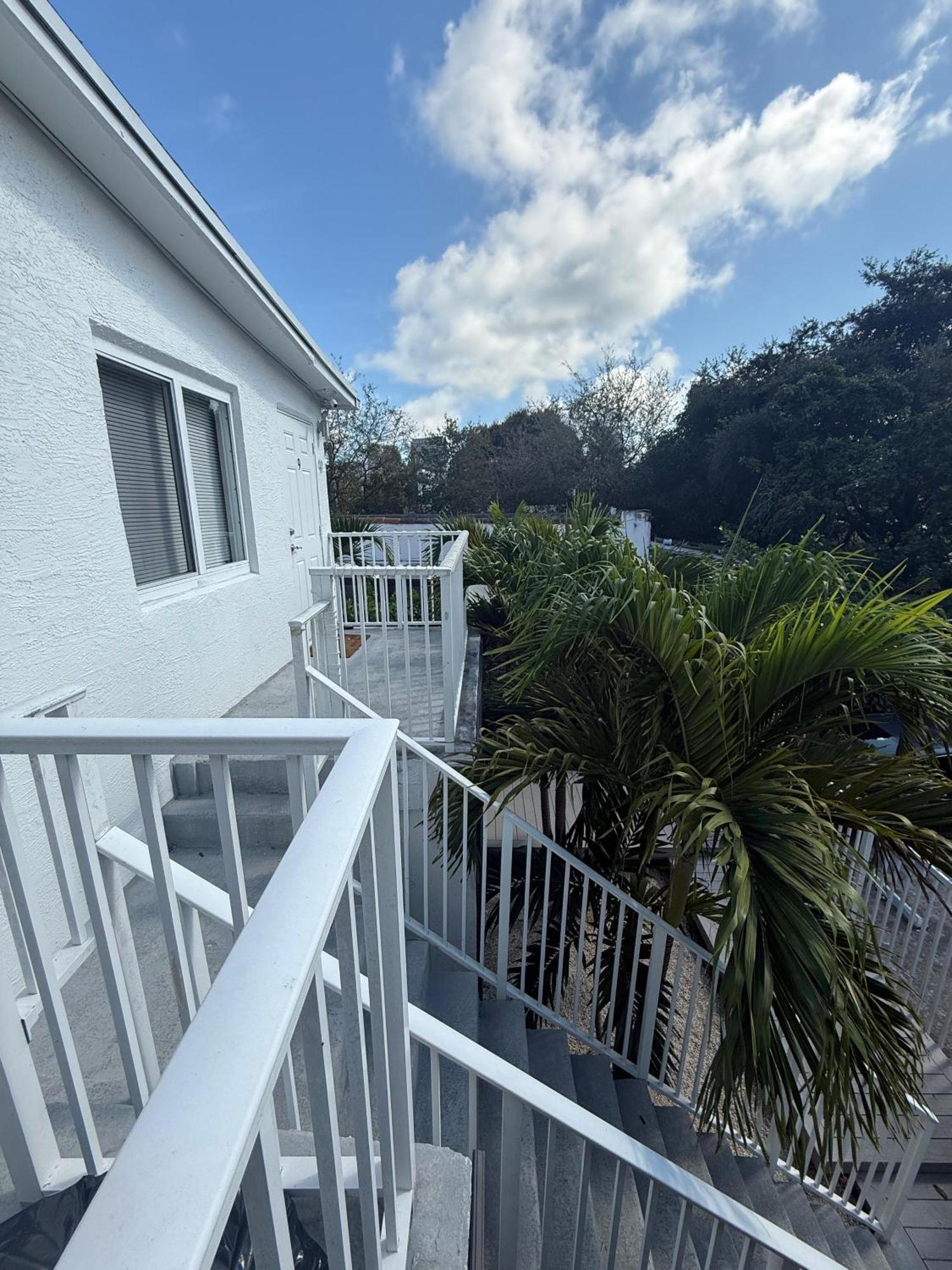 Renzzi Aparthotel Miami